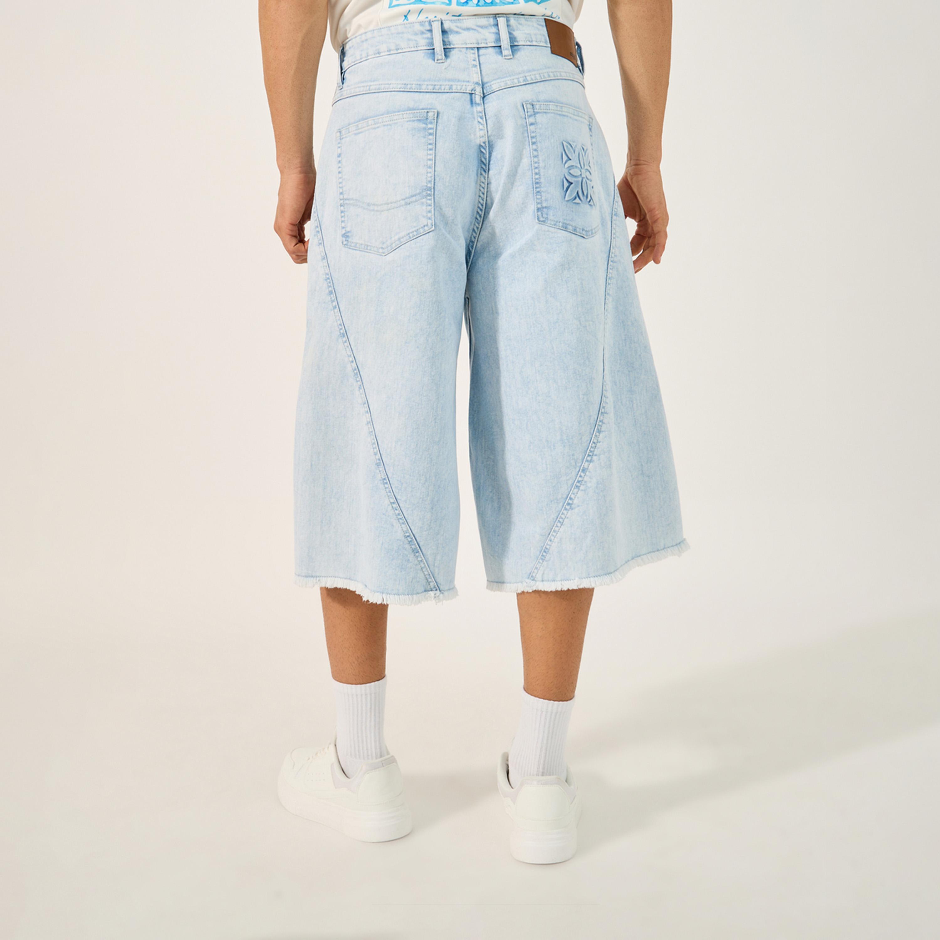 ستايلي - ليميتد - شورت جينز قصير بخصر متوسط الارتفاع وحواف منسلة-men-clothing-bottoms-shorts-image-3