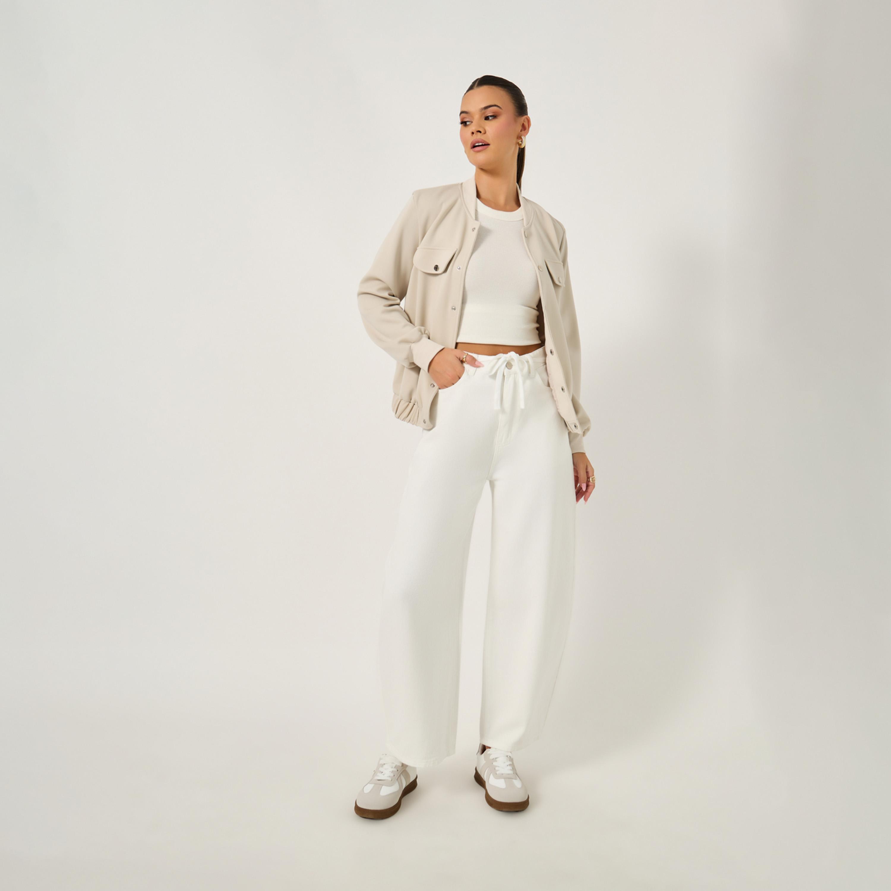 ستايلي - بنطال جينز بقصة مريحة بخصر متوسط الارتفاع مع تفاصيل رباط-women-clothing-bottoms-jeans-image-1