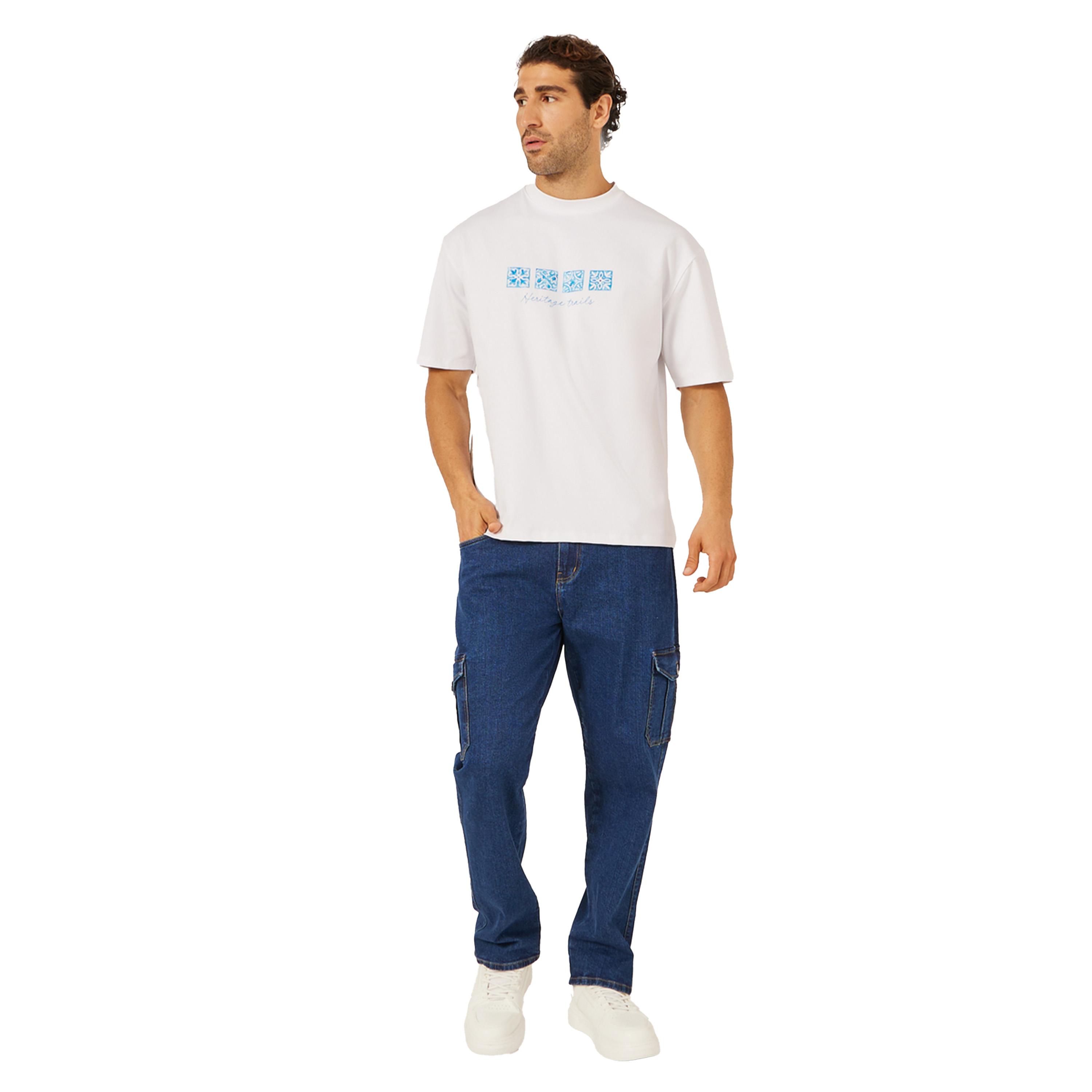 ستايلي - تي شيرت كبير الحجم بطبعة جرافيكية مع تطريز خلفي-men-clothing-tshirtsandpolos-tshirts-image-3