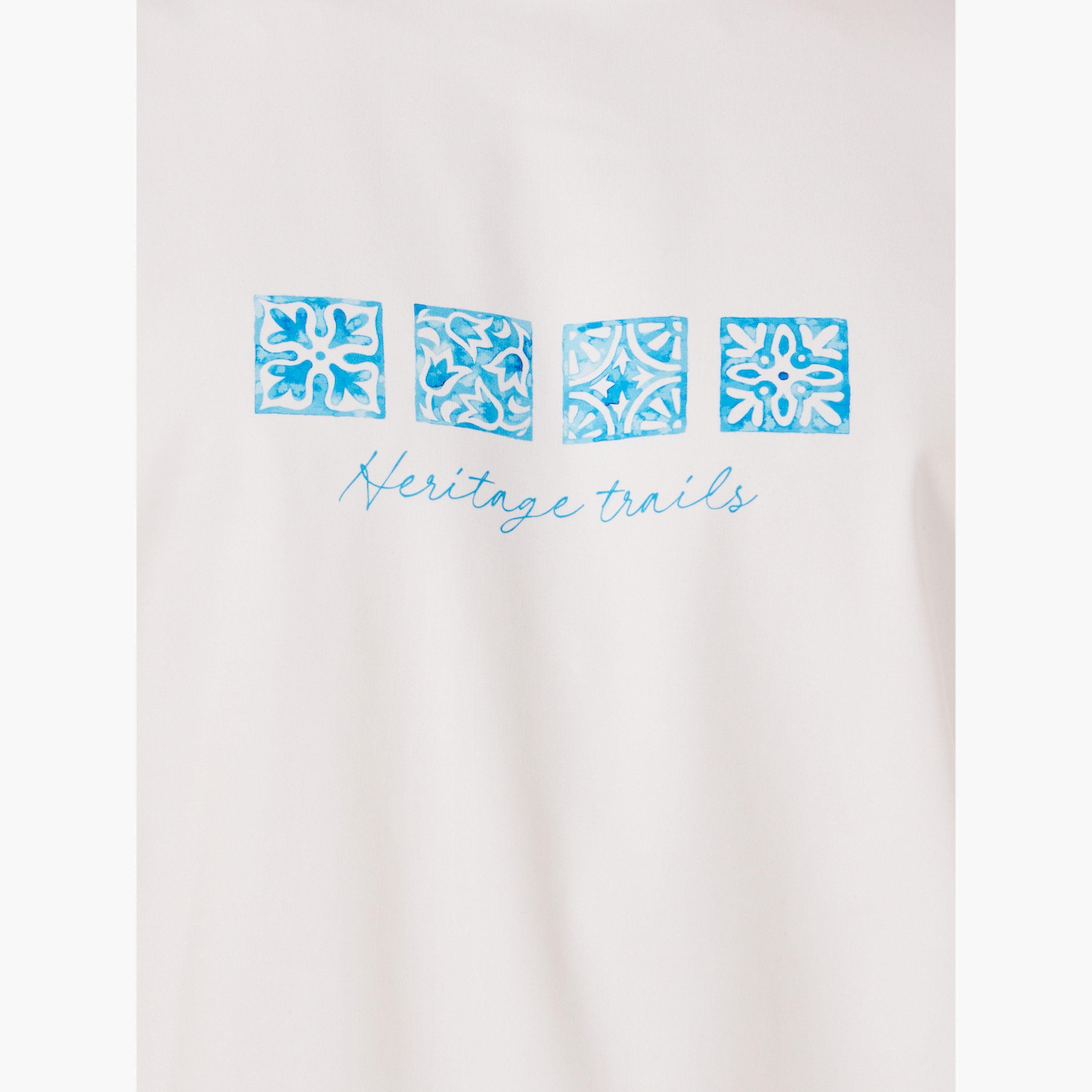 ستايلي - تي شيرت كبير الحجم بطبعة جرافيكية مع تطريز خلفي-men-clothing-tshirtsandpolos-tshirts-image-4
