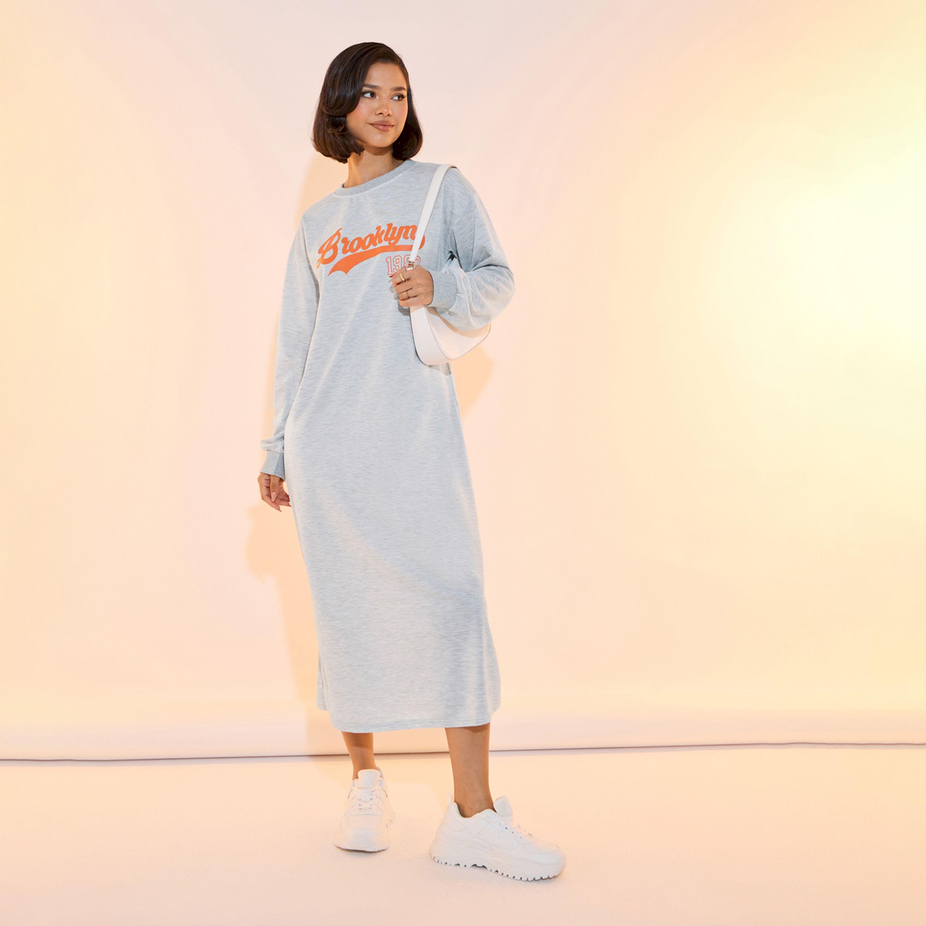 تيك تو - فستان متوسط الطول بياقة دائرية وطبعة شعار-women-clothing-dresses-image-1