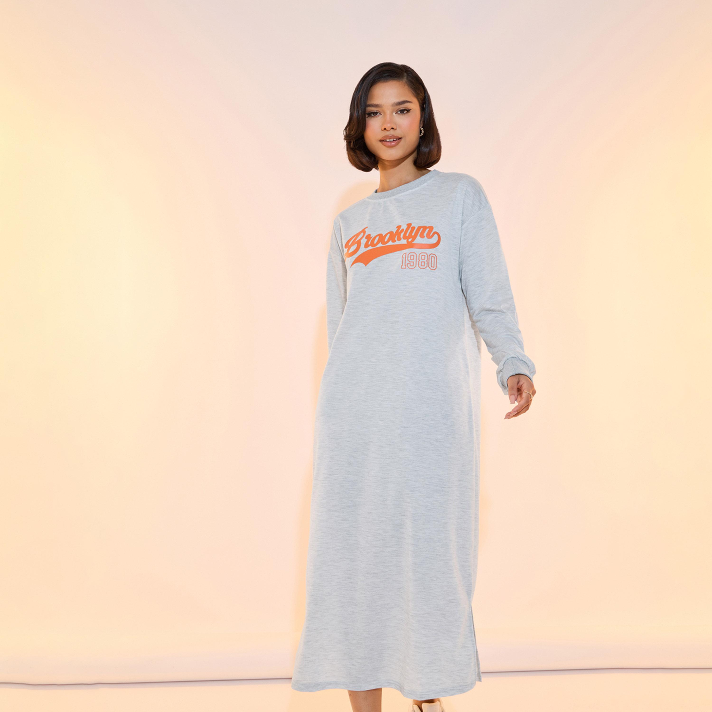 تيك تو - فستان متوسط الطول بياقة دائرية وطبعة شعار-women-clothing-dresses-image-5
