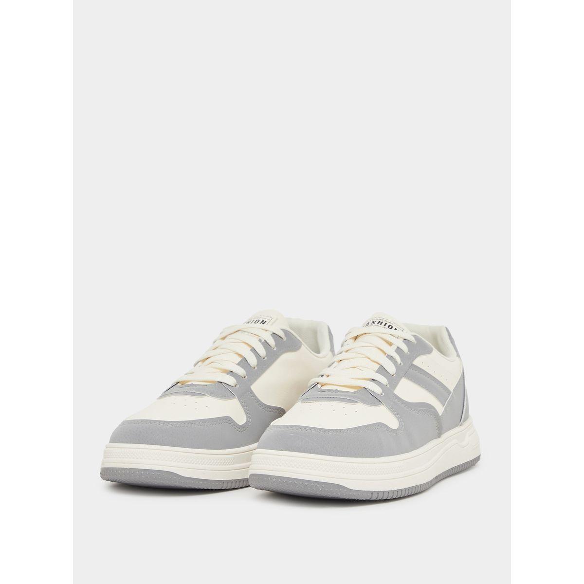 حذاء سنيكرز بنمط كتل الالوان ورباط غلق-men-shoes-sneakers-image-2