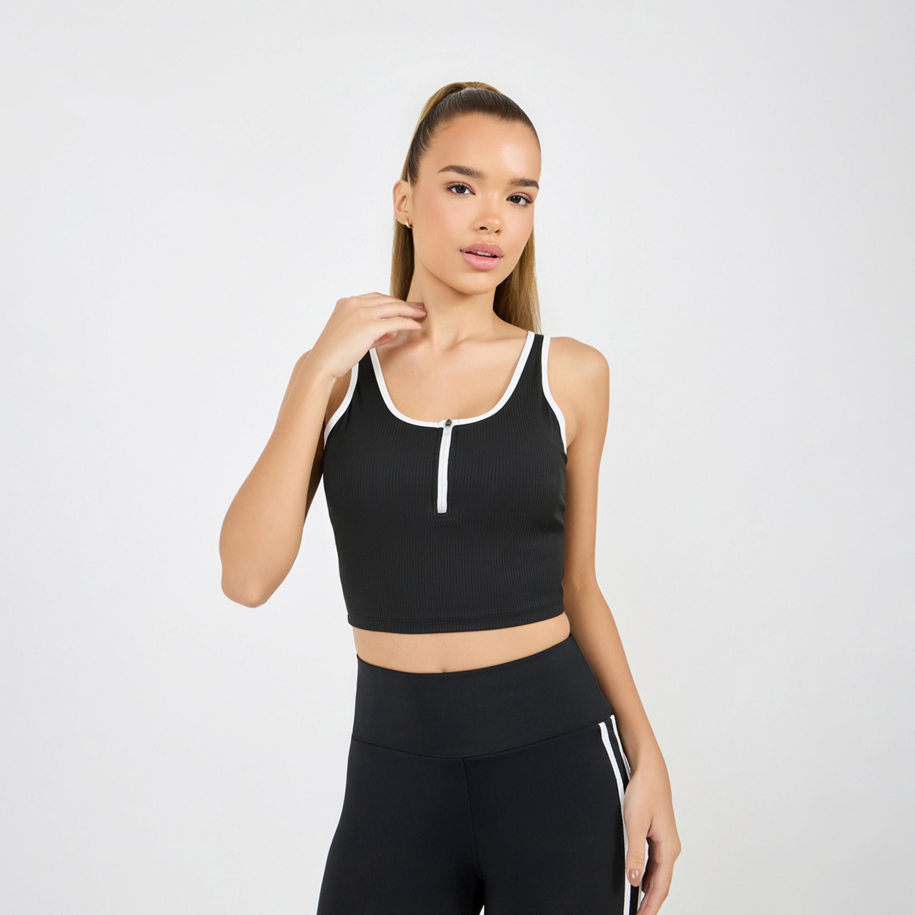 ستايلي - حمالة صدر رياضية طويلة بنصف سحاب وحواف متباينة-men-clothing-sportswearandactivewear-tshirtsandpolos-image-1
