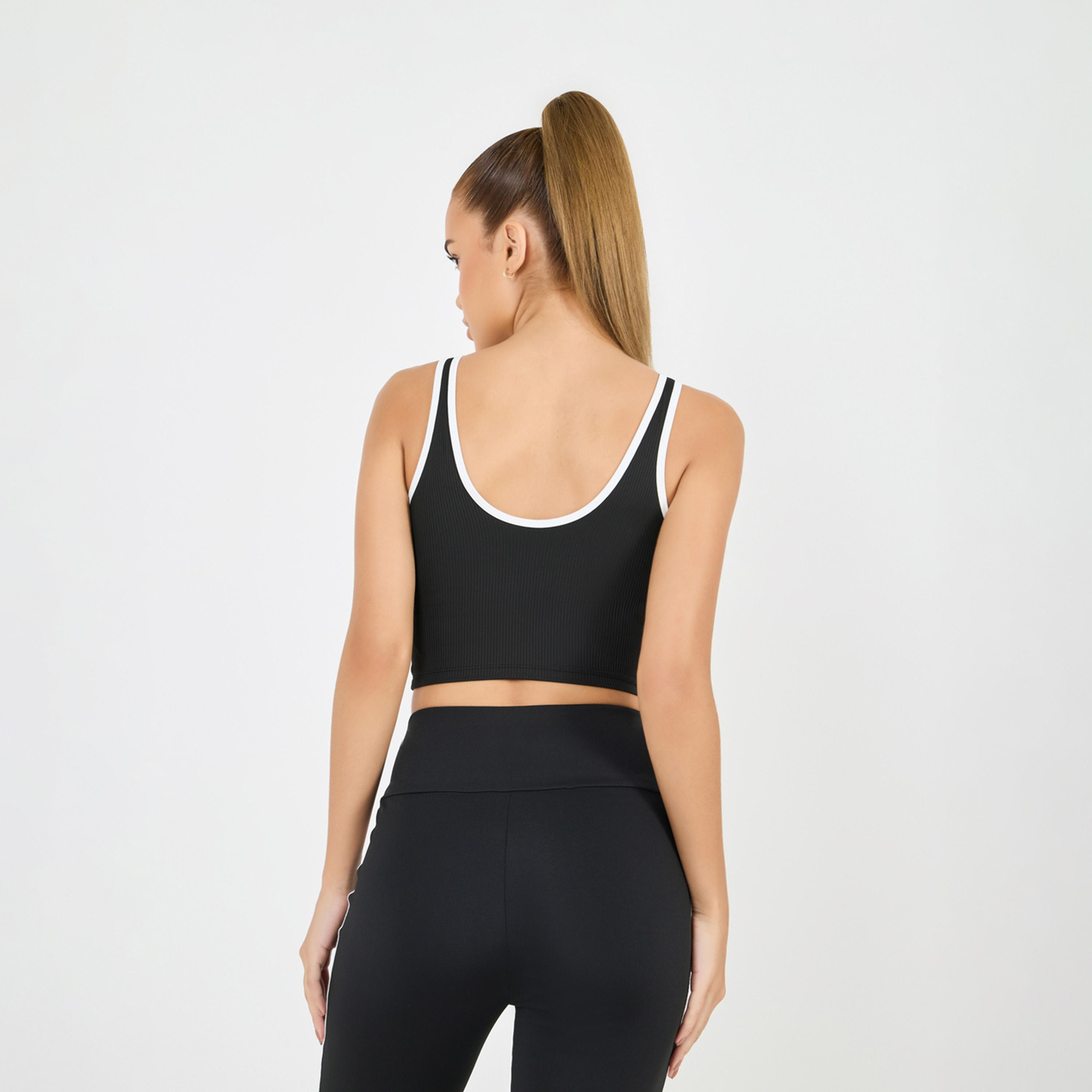 ستايلي - حمالة صدر رياضية طويلة بنصف سحاب وحواف متباينة-men-clothing-sportswearandactivewear-tshirtsandpolos-image-4