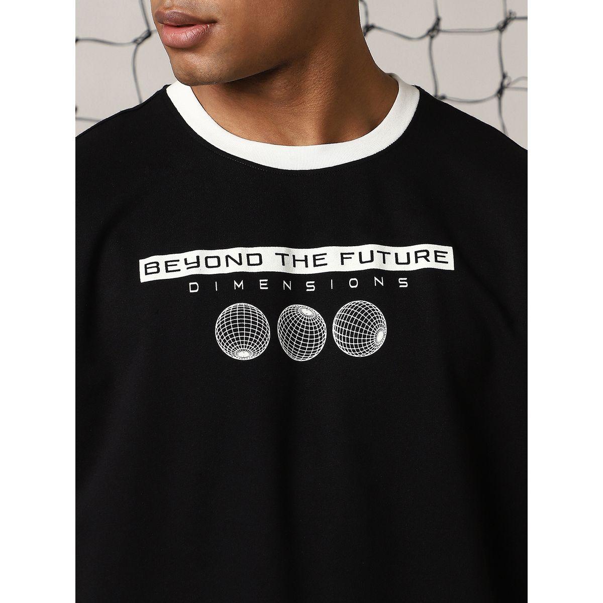 تيشيرت فضفاض بطبعة جرافيك وياقة دائرية هابر هولم × ستايلي-men-clothing-tshirtsandpolos-tshirts-image-2