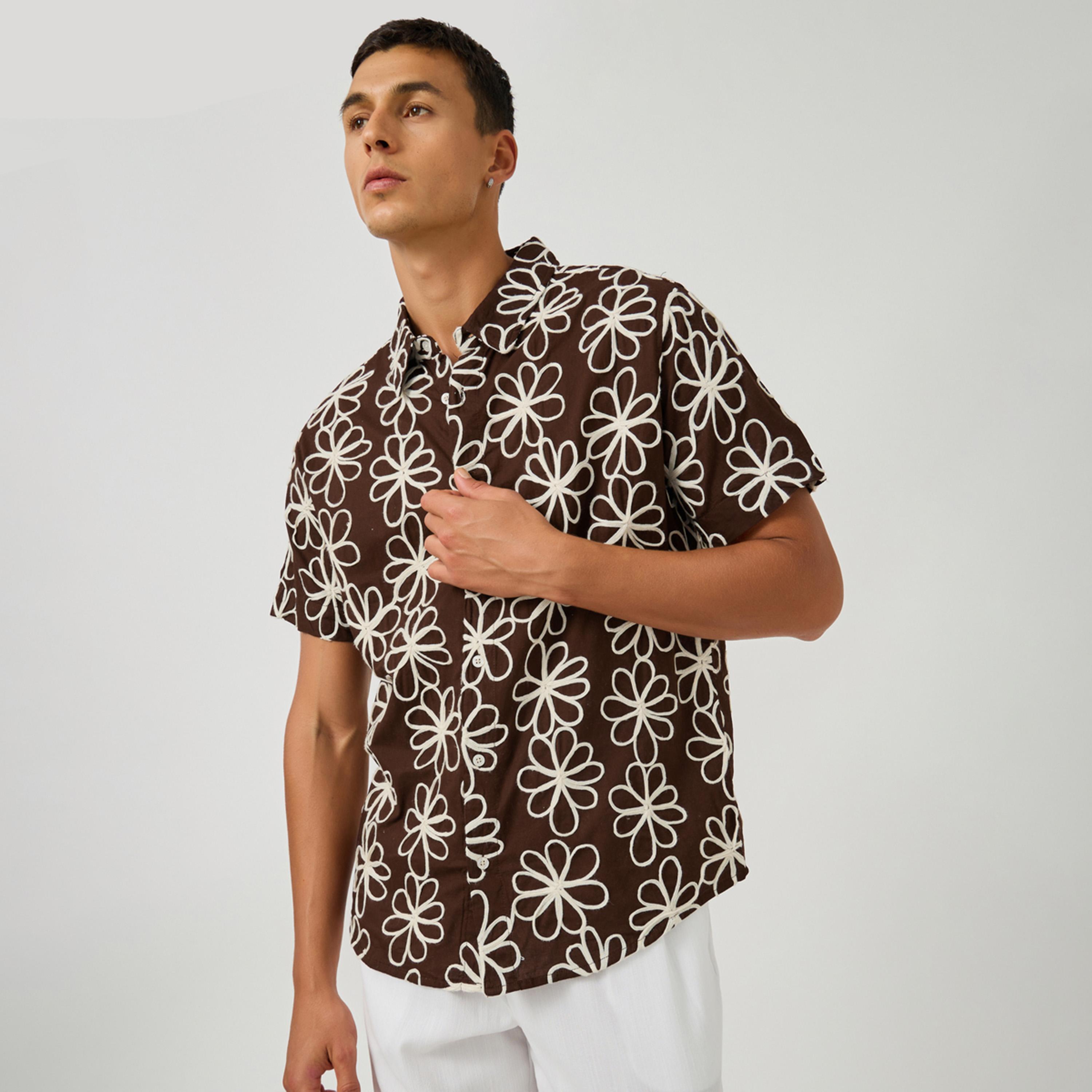 ستايلي - قميص مطرز بأكمام قصيرة وقصة عادية-men-clothing-shirts-image-1