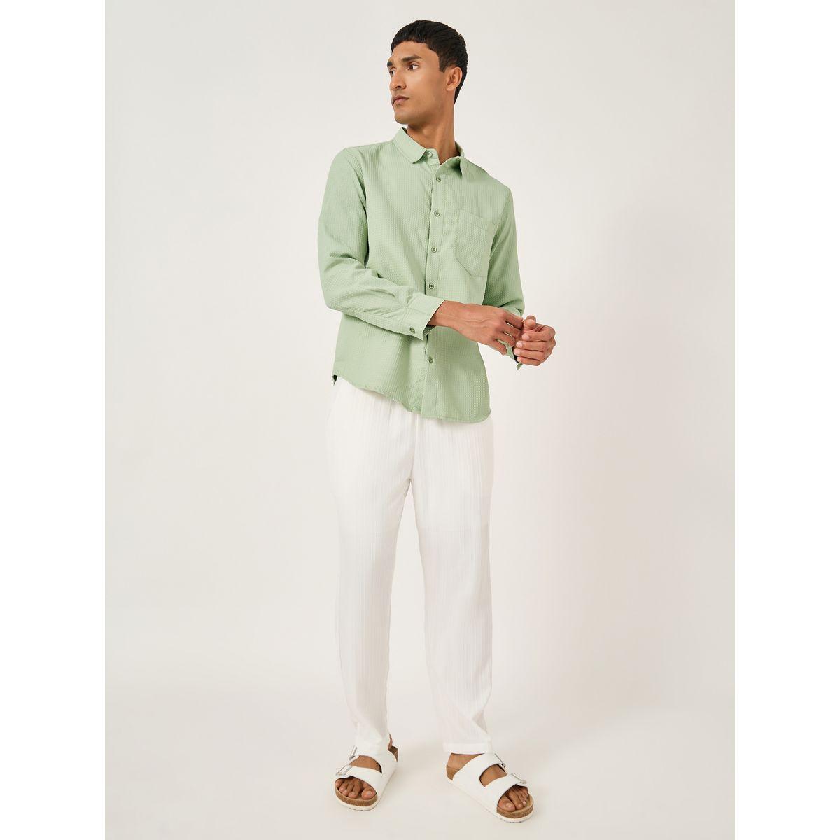 قميص بقصة عادية وياقة سبريد مع تفاصيل جيب-men-clothing-shirts-image-2
