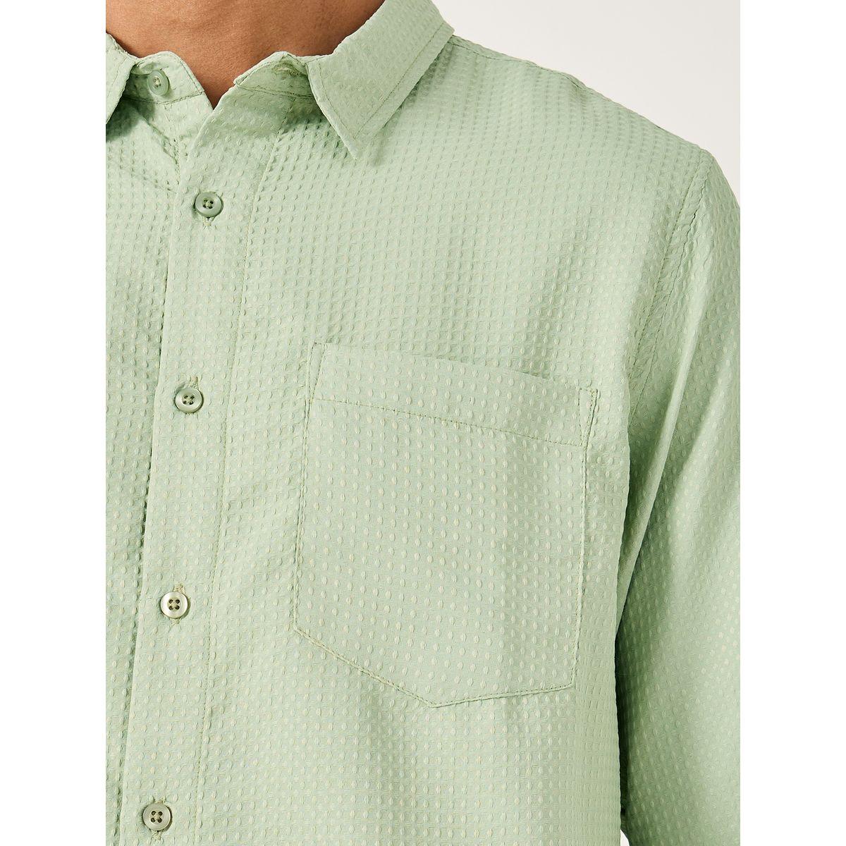 قميص بقصة عادية وياقة سبريد مع تفاصيل جيب-men-clothing-shirts-image-3