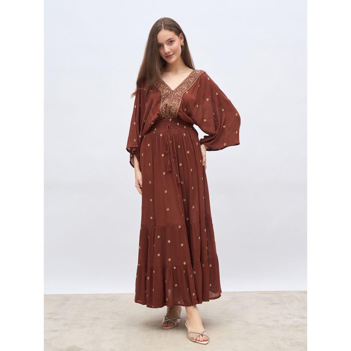فستان طويل مُطرّز بحافة واسعة وحافة كشكش-women-clothing-dresses-image-2