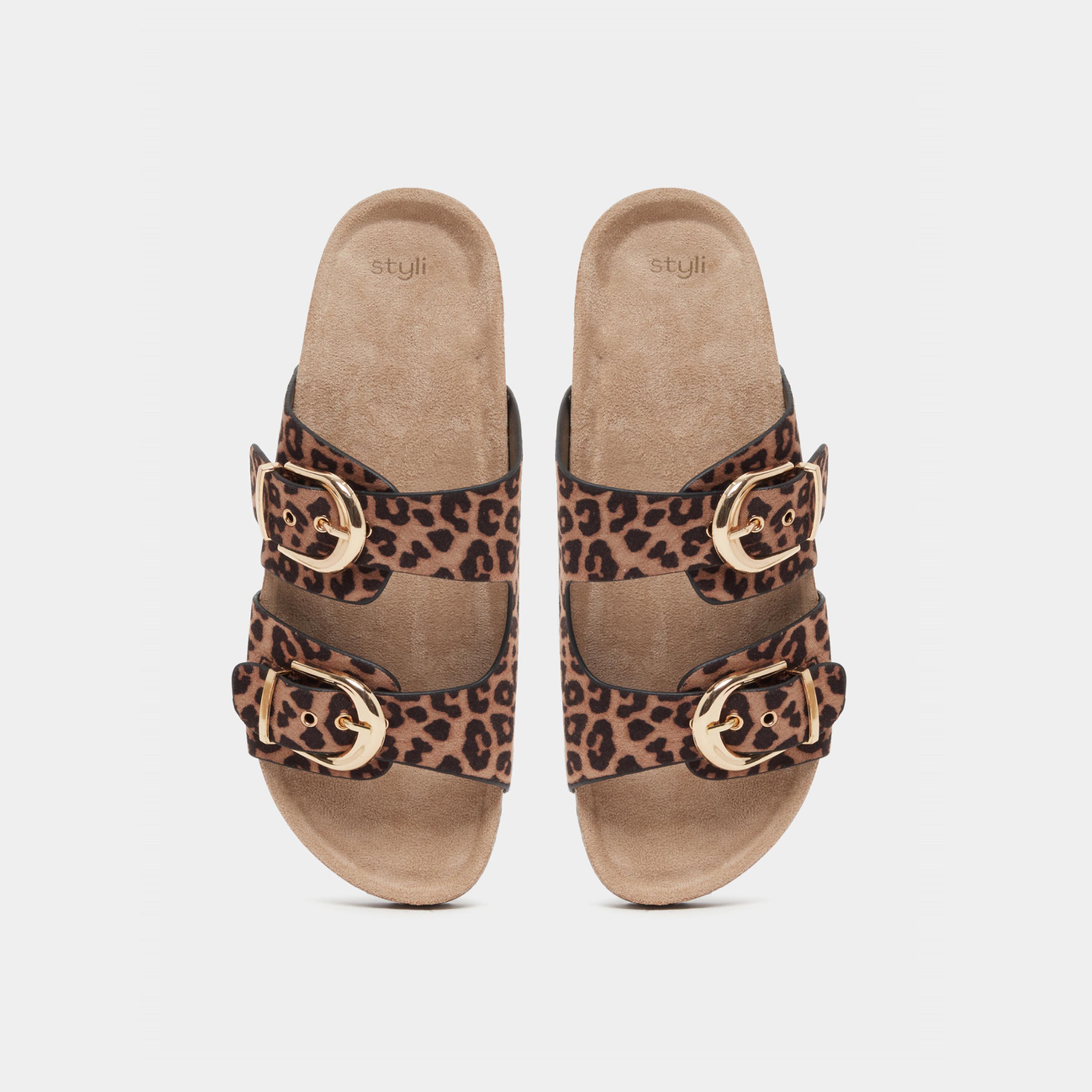 ستايلي - صندل مسطح بطبعة جلد النمر مع إبزيم-women-shoes-sandals-flats-image-5