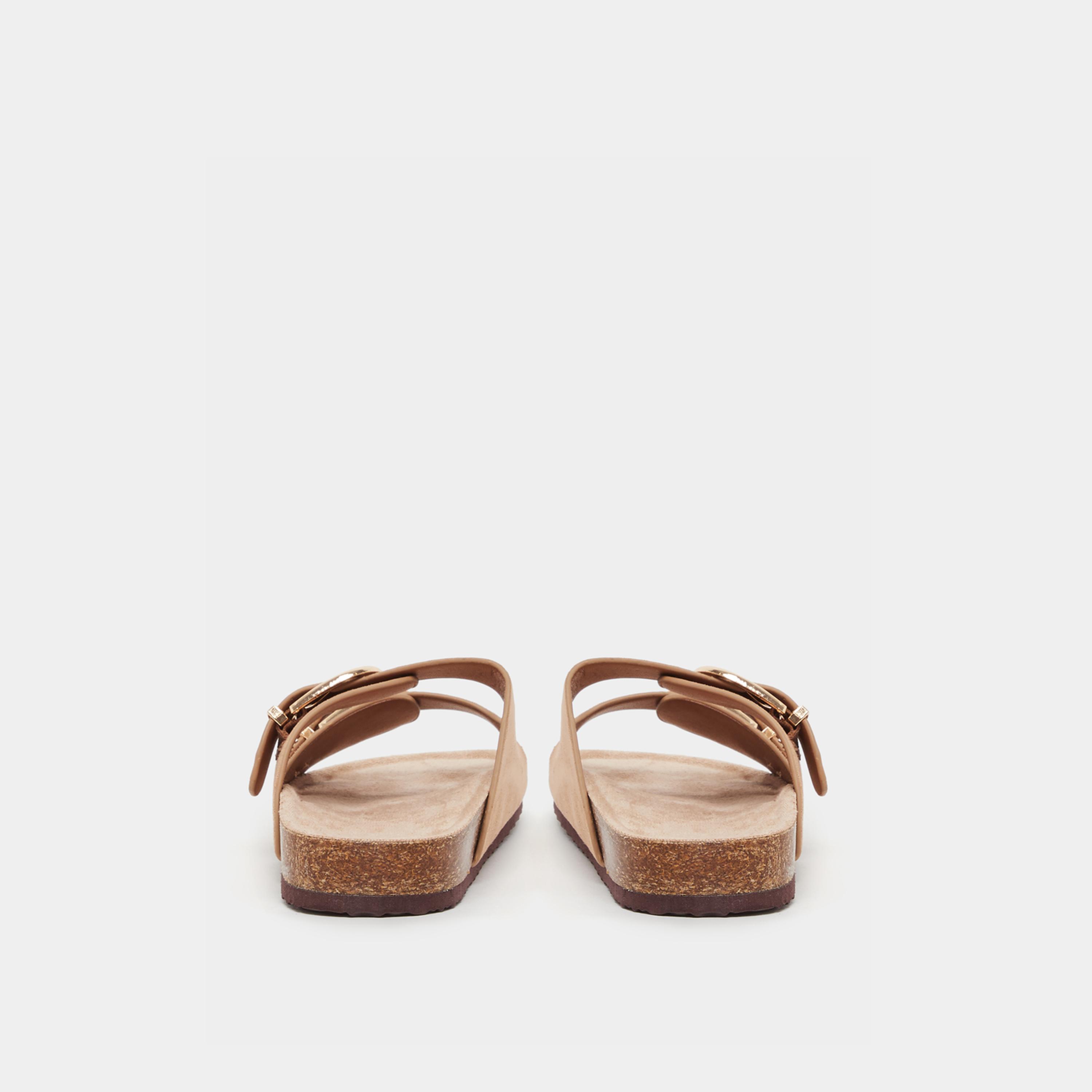 ستايلي - صندل مسطح سهل الارتداء بمظهر جلد سويد مخملي مع تفاصيل إبزيم-women-shoes-sandals-flats-image-4