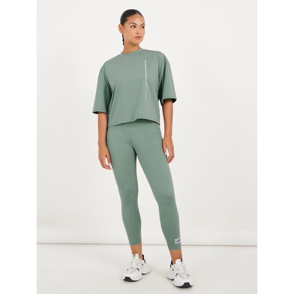 بلوزة بأكمام قصيرة وقصة بوكسي مع طبعة كتابة-men-clothing-sportswearandactivewear-tshirtsandpolos-image-2
