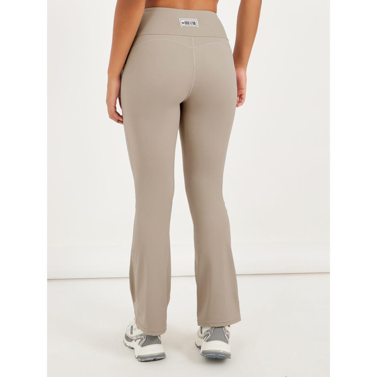 بنطال بخصر عريض وحافة واسعة مزين بشارة-women-clothing-sportswearandactivewear-bottoms-joggersandtrackpants-image-4
