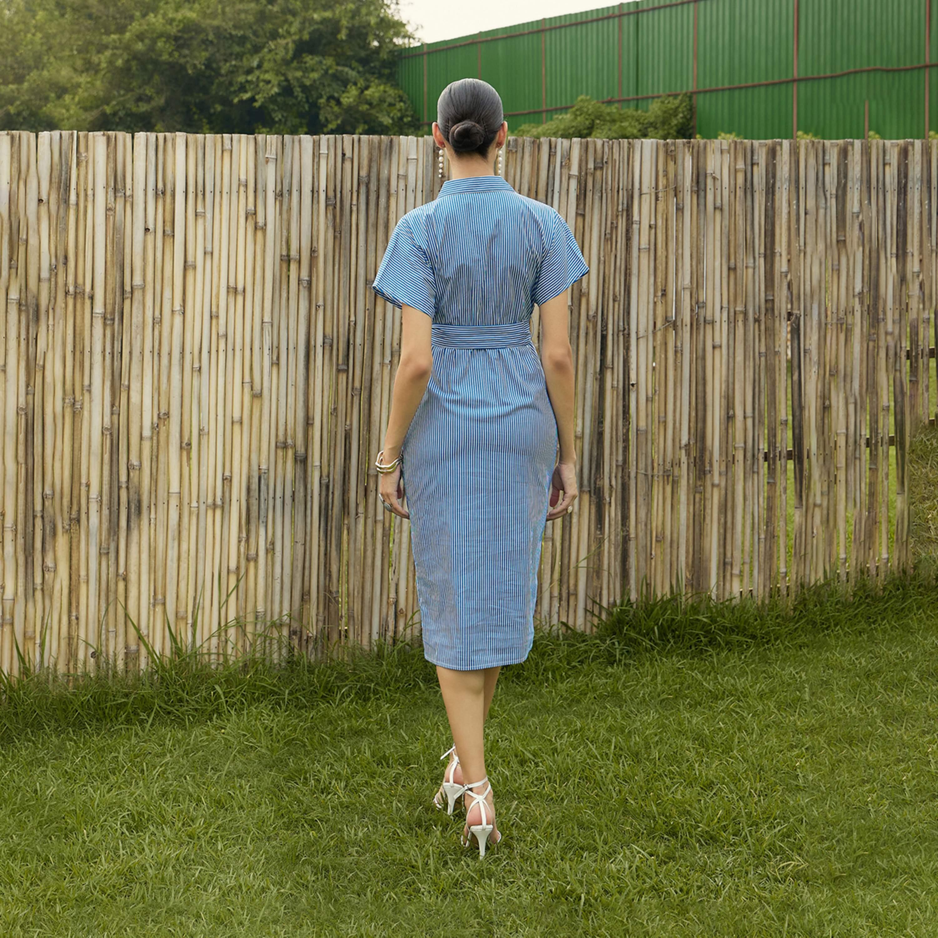 فستان ميدي مخطط بتفاصيل مزمومة وحزام ساسافراس × ستايلي-women-clothing-dresses-image-4