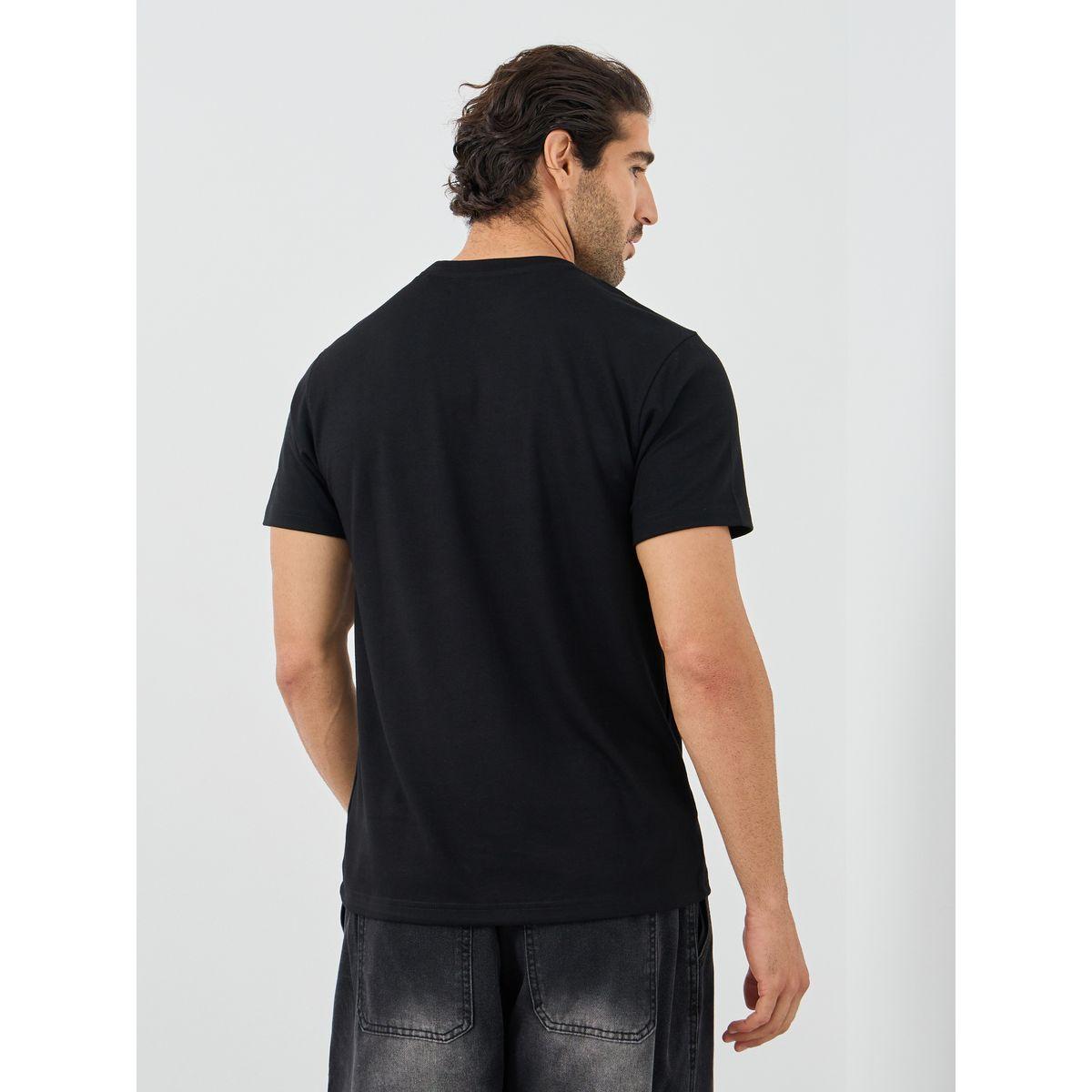 تيشيرت بقصة عادية وياقة ضيقة-men-clothing-tshirtsandpolos-tshirts-image-4