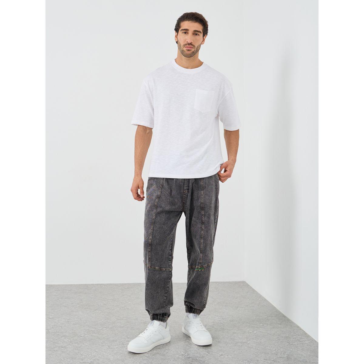 تيشيرت فضفاض بياقة ضيقة وجيب على الصدر-men-clothing-tshirtsandpolos-tshirts-image-2