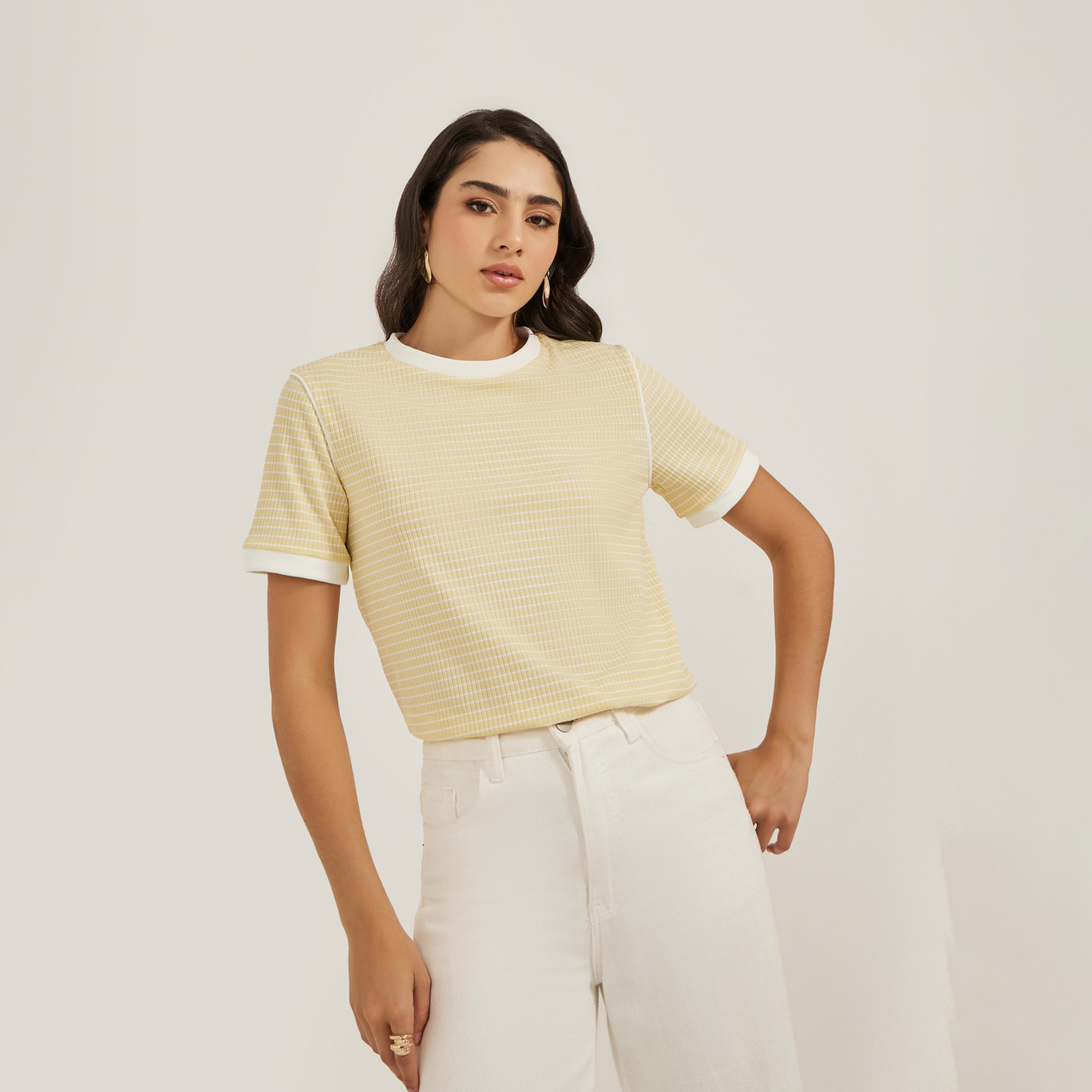 ستايلي - تي شيرت مخطط مضلع بقصة عادية ورقبة دائرية-women-clothing-tshirts-image-5