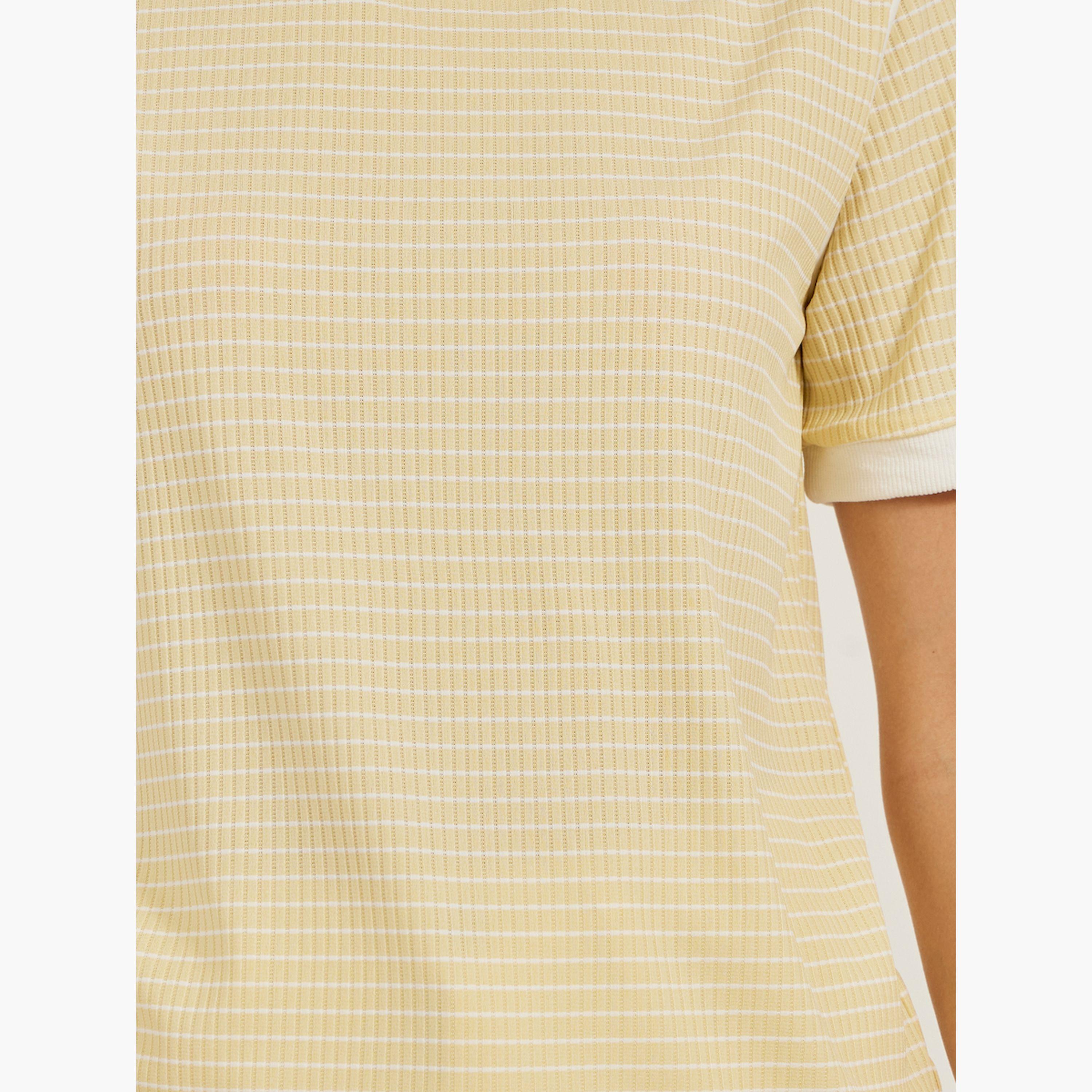 ستايلي - تي شيرت مخطط مضلع بقصة عادية ورقبة دائرية-women-clothing-tshirts-image-2
