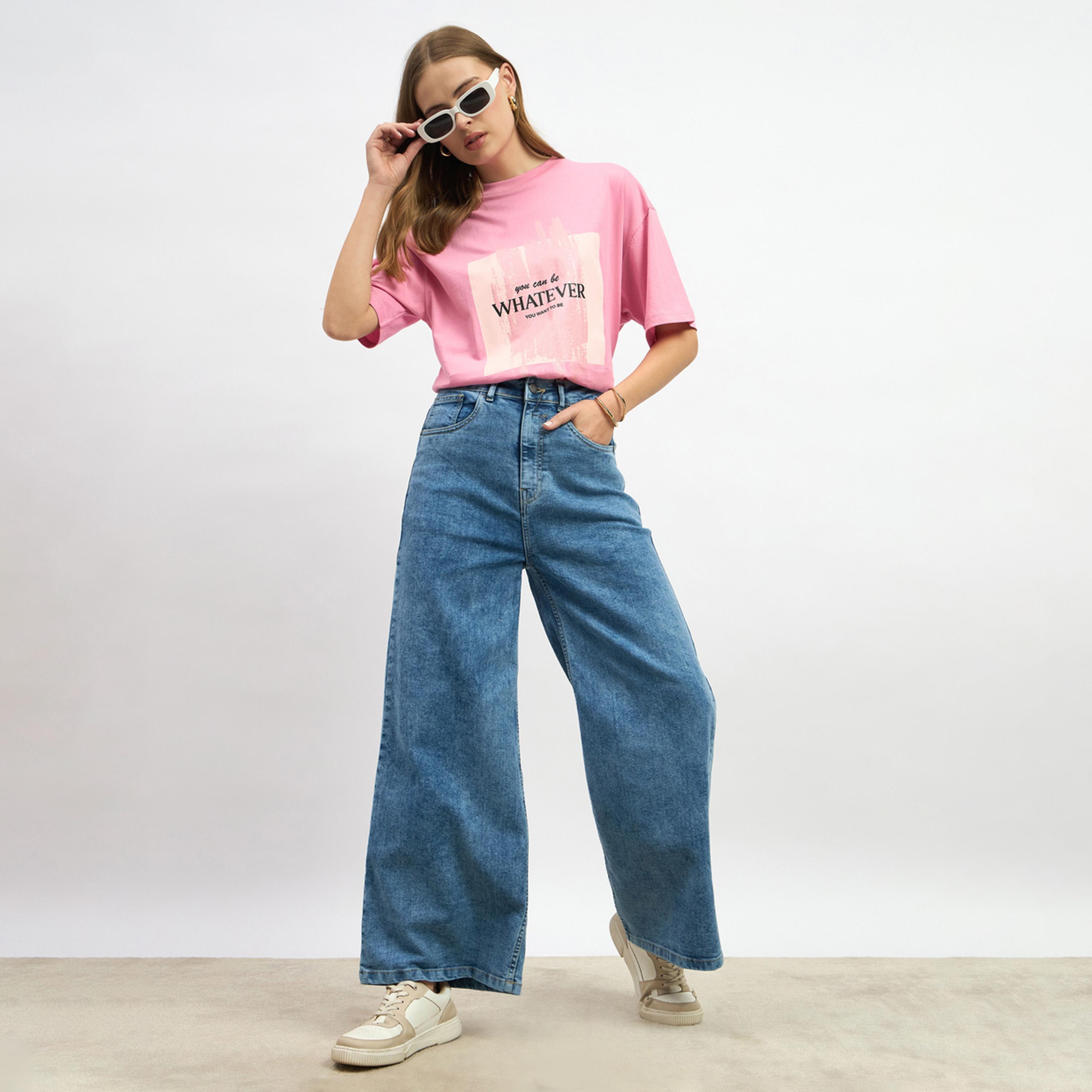 ستايلي - تي شيرت كبير الحجم برقبة دائرية وطبعة شعار-women-clothing-tshirts-image-1