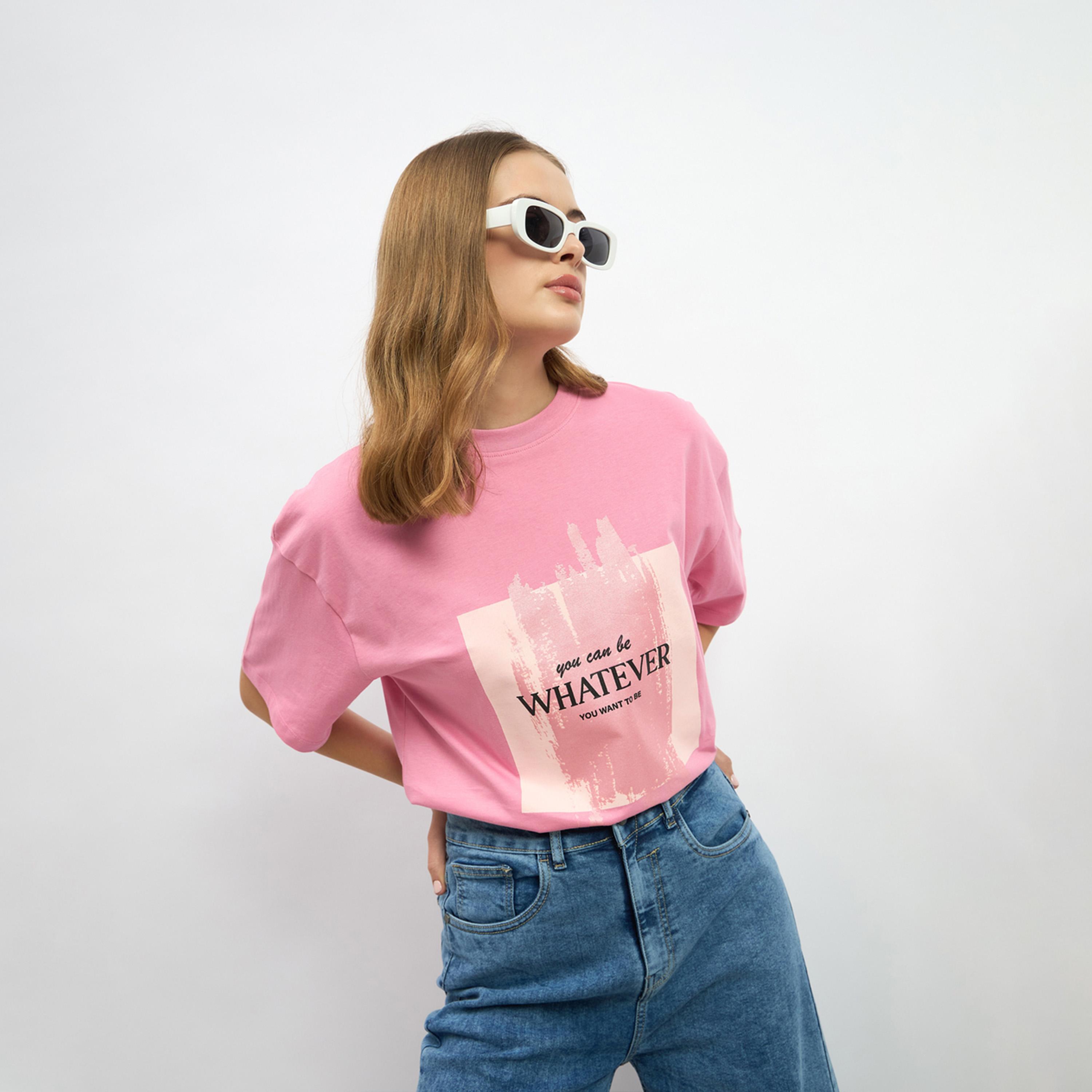 ستايلي - تي شيرت كبير الحجم برقبة دائرية وطبعة شعار-women-clothing-tshirts-image-5