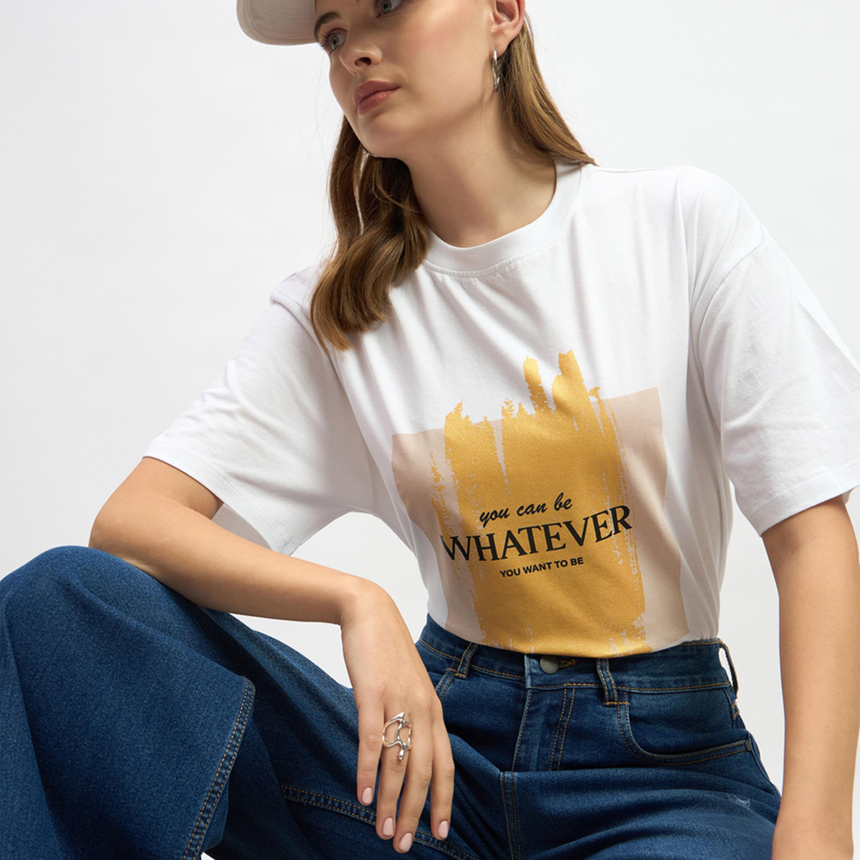 ستايلي - تي شيرت كبير الحجم برقبة دائرية وطبعة شعار-women-clothing-tshirts-image-6