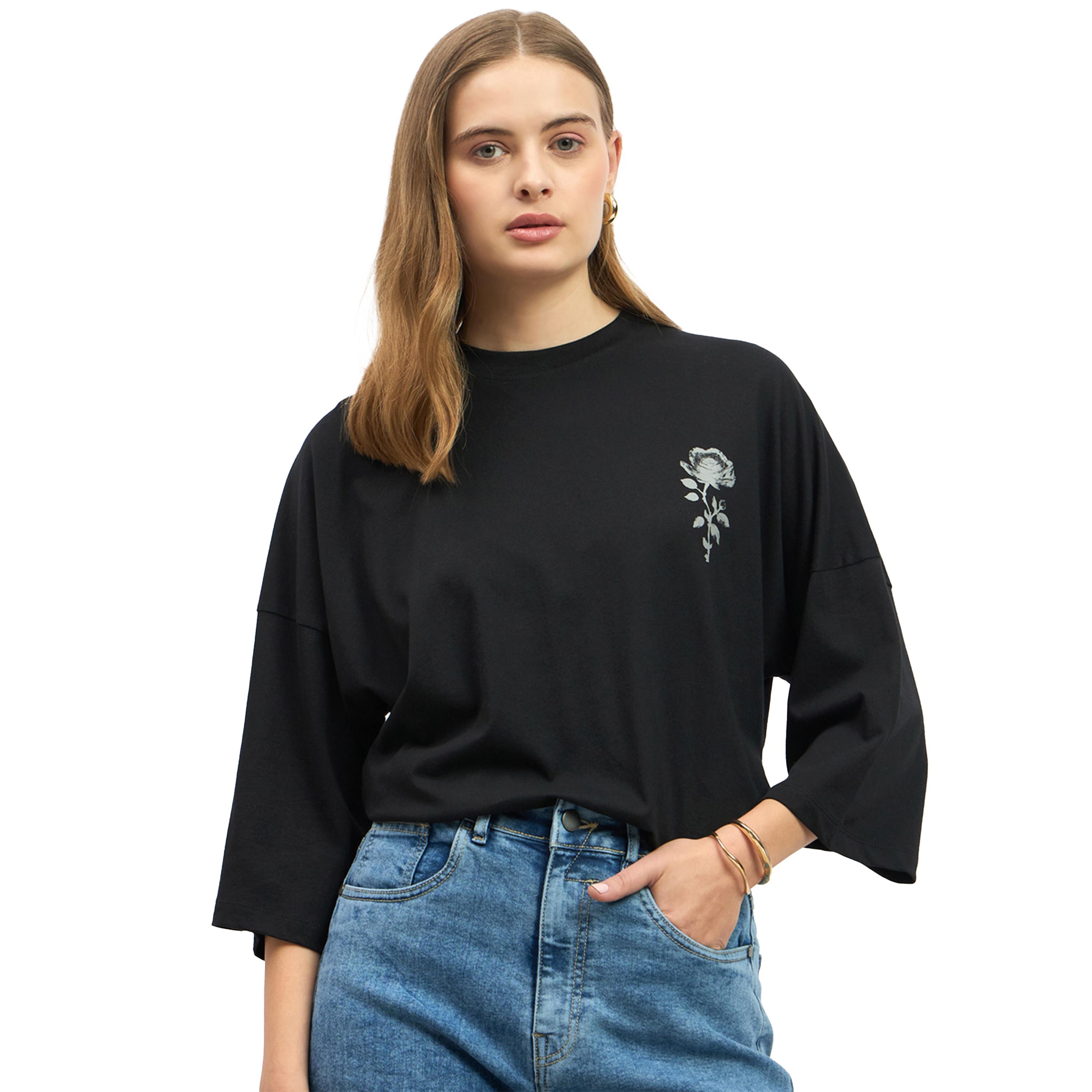 ستايلي - تي شيرت كبير الحجم بطبعة جرافيكية ورقبة دائرية-women-clothing-tshirts-image-2