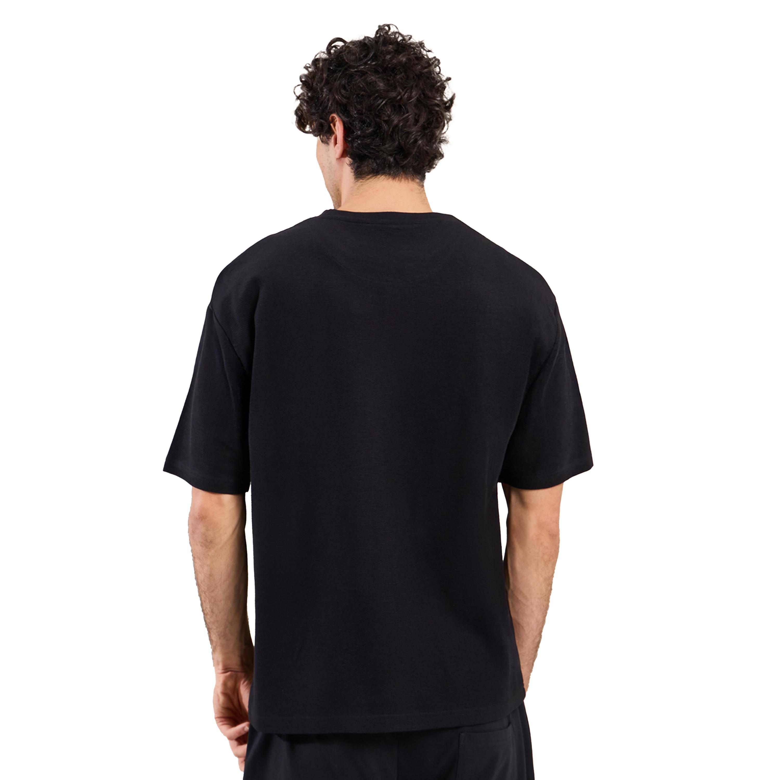 Styli Solid Badge Detail Oversized T-Shirt-men-clothing-tshirtsandpolos-tshirts-image-4