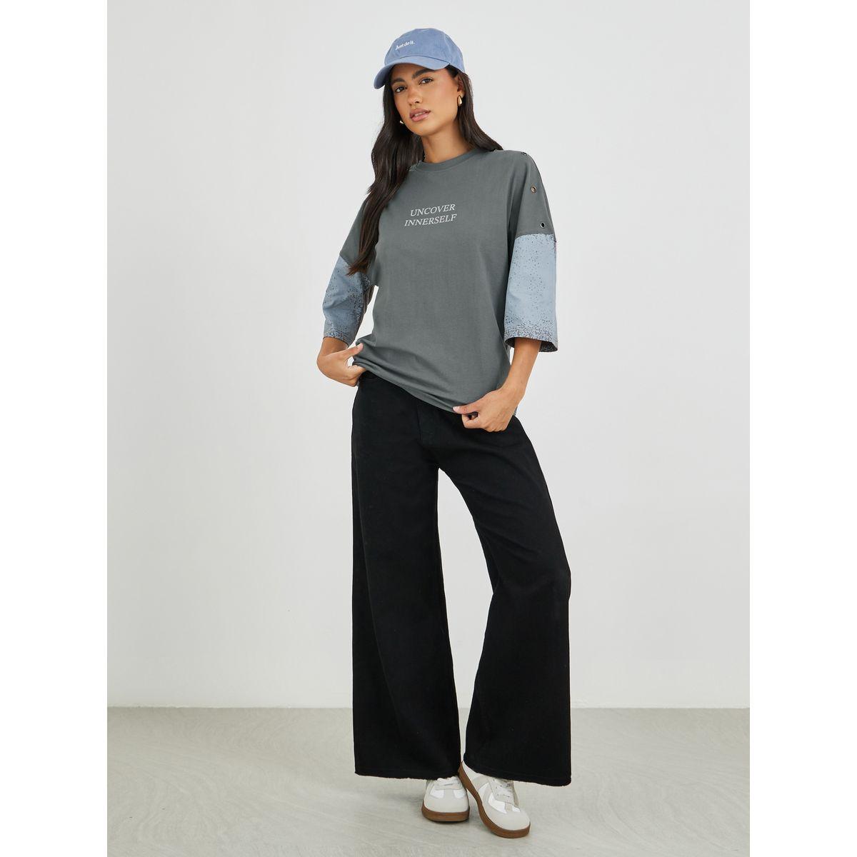 Styli Spray Painted Exaggerated Shoulder Oversized T-Shirt with Eyelet Detail-women-clothing-tshirts-image-2