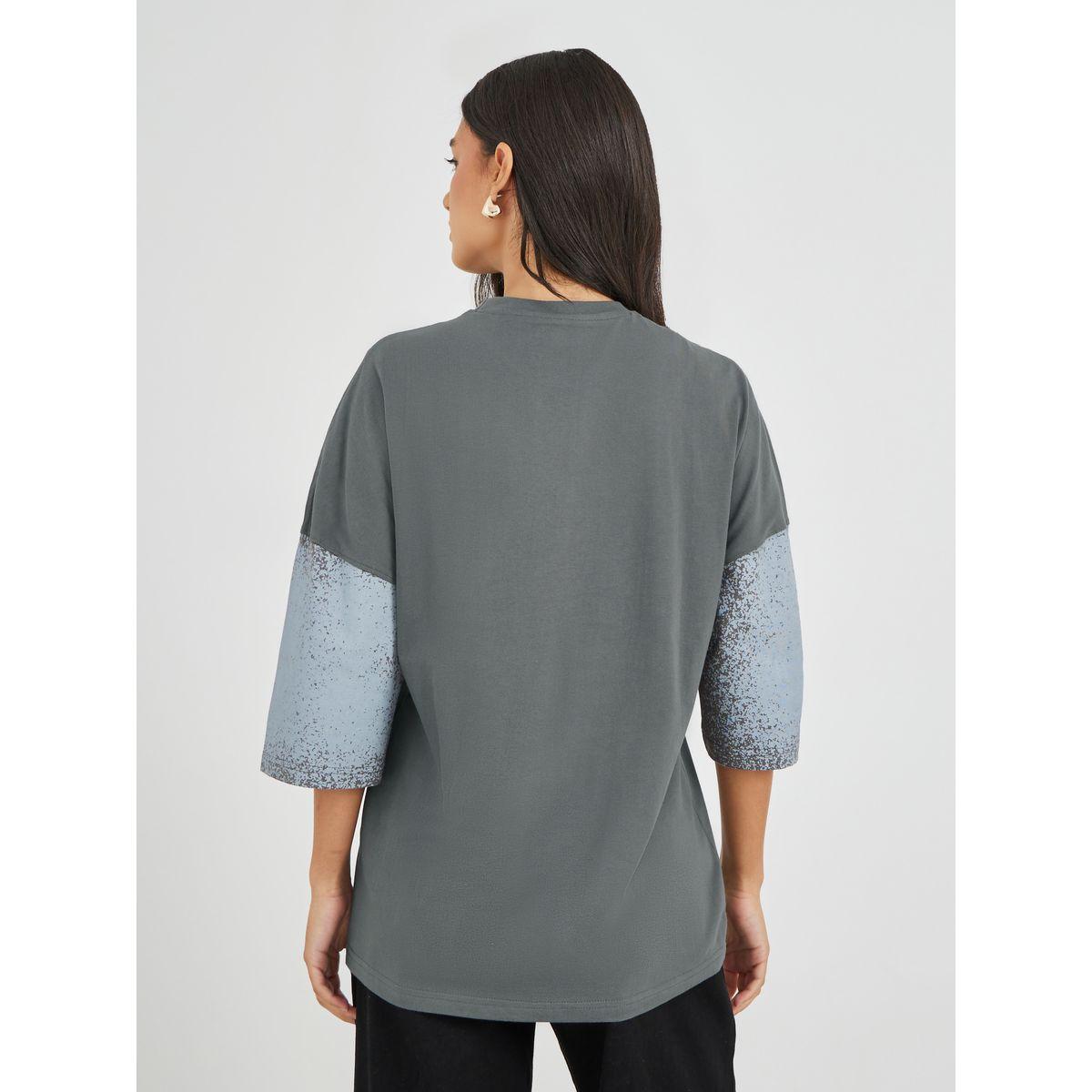 Styli Spray Painted Exaggerated Shoulder Oversized T-Shirt with Eyelet Detail-women-clothing-tshirts-image-4