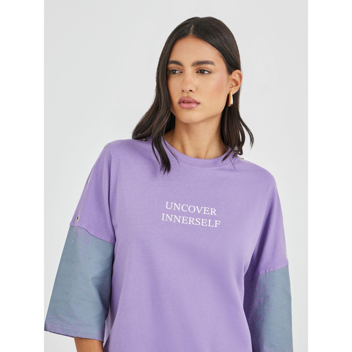 Styli Spray Painted Exaggerated Shoulder Oversized T-Shirt with Eyelet Detail-women-clothing-tshirts-image-3