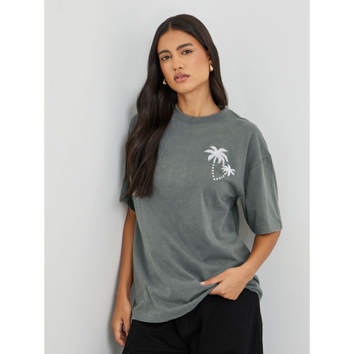 تيشيرت فضفاض بنخل مُطرّز وتفاصيل مشطوفة-women-clothing-tshirts-image-1