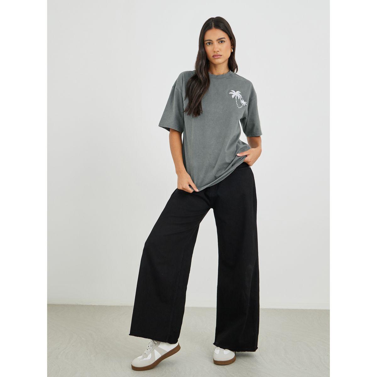 تيشيرت فضفاض بنخل مُطرّز وتفاصيل مشطوفة-women-clothing-tshirts-image-2