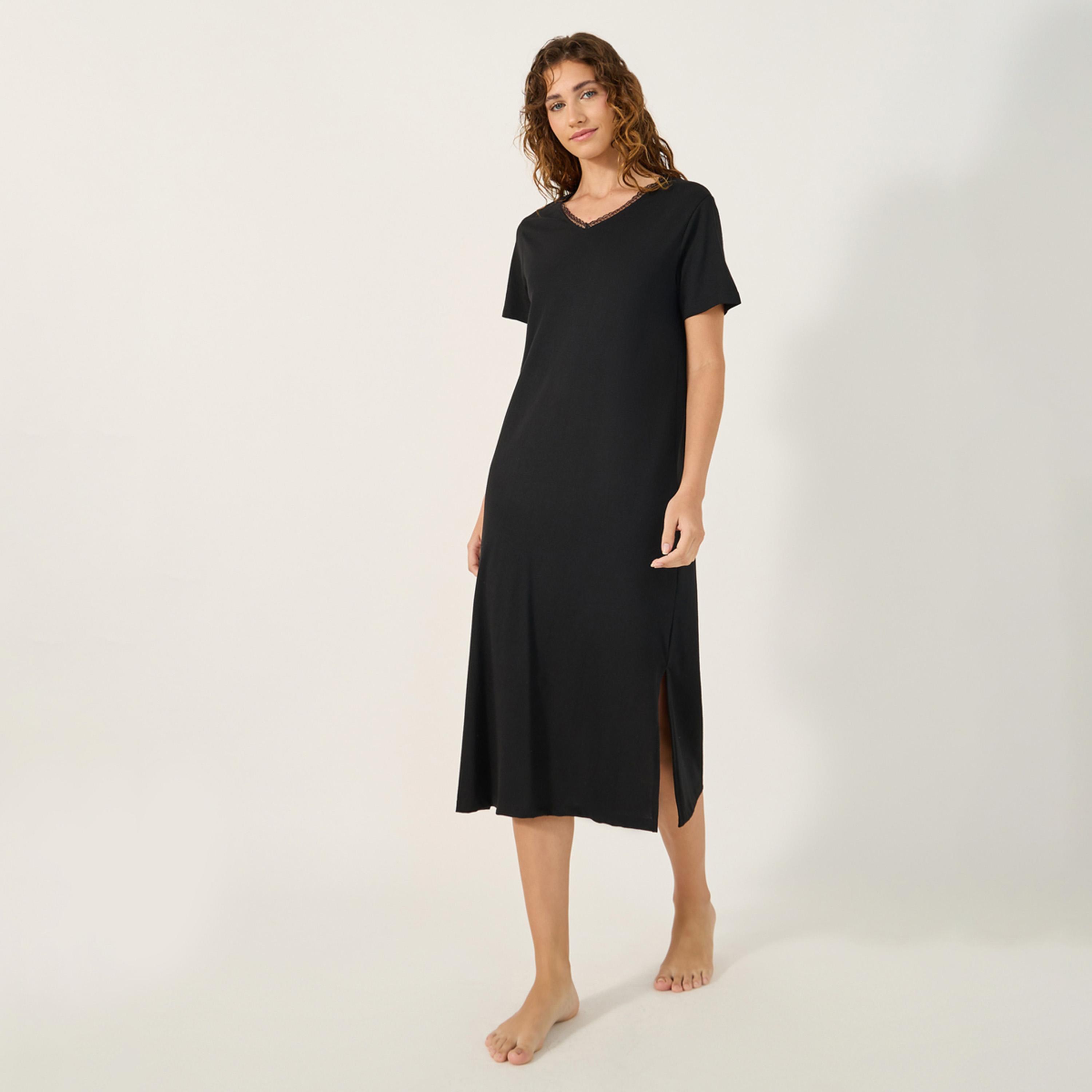 ستايلي - أنوايند فستان نوم بحواف من الدانتيل وفتحة جانبية ورقبة حرف V - متوسط الطول-women-clothing-nightwear-nighties-image-2