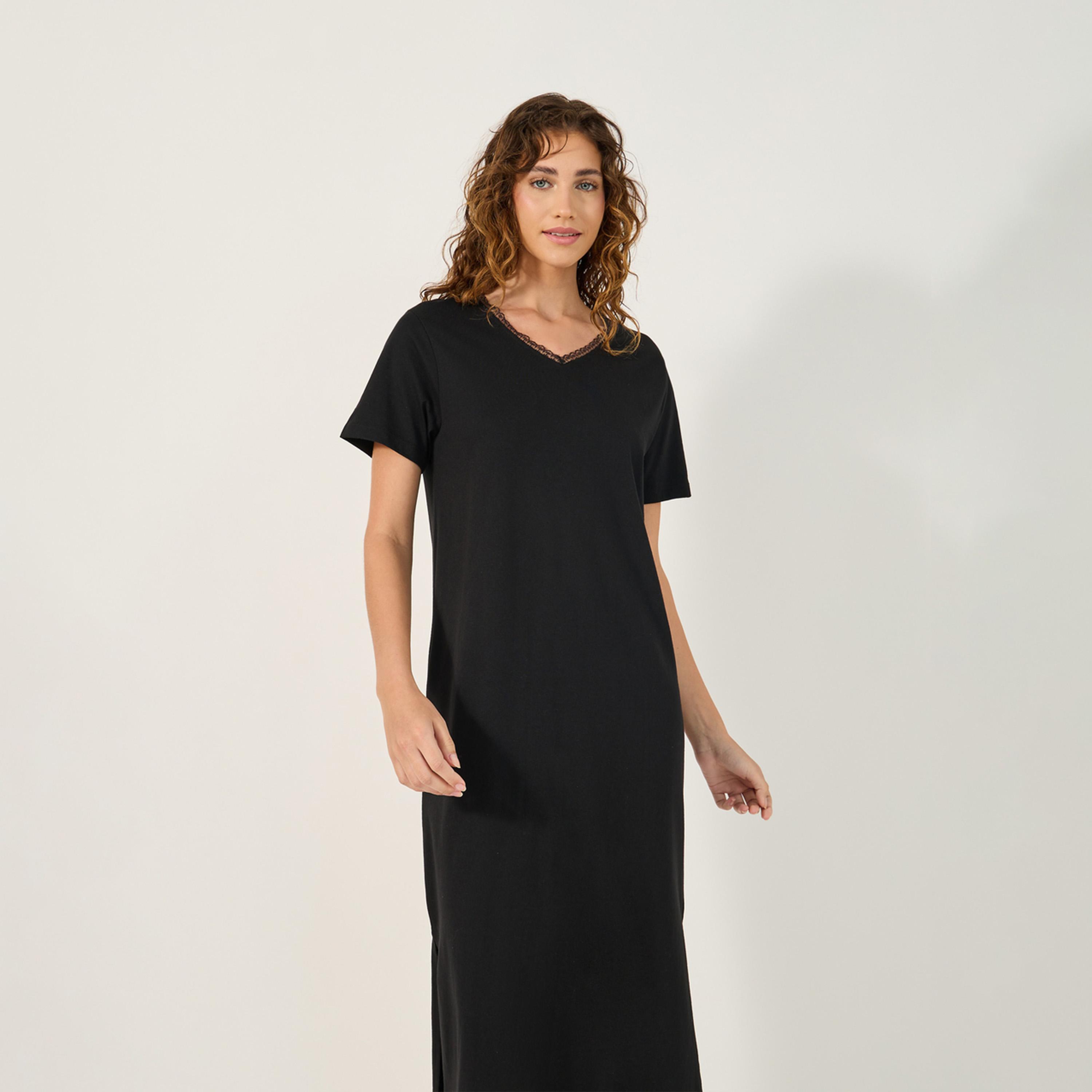ستايلي - أنوايند فستان نوم بحواف من الدانتيل وفتحة جانبية ورقبة حرف V - متوسط الطول-women-clothing-nightwear-nighties-image-3