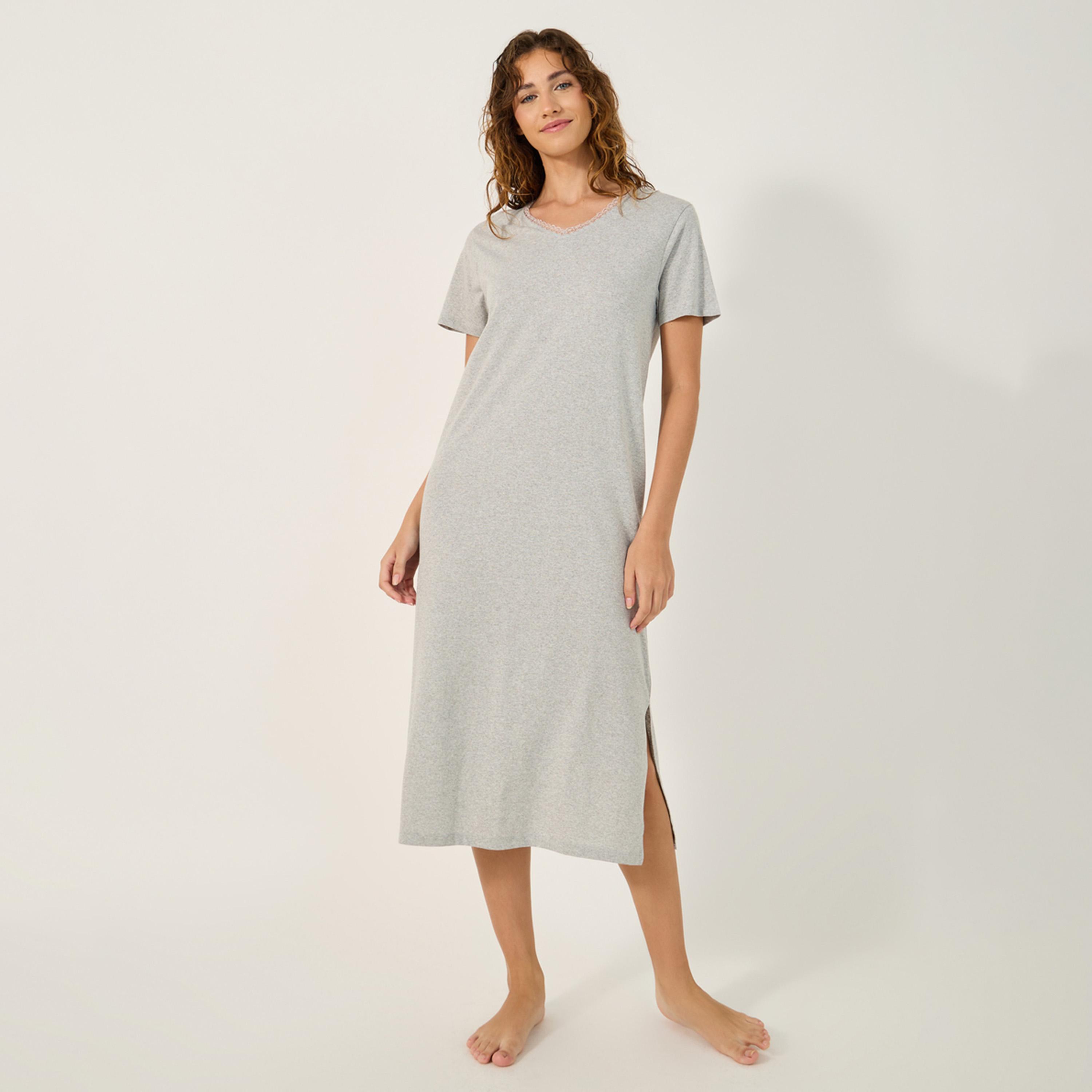 ستايلي - أنوايند فستان نوم بحواف من الدانتيل وفتحة جانبية ورقبة حرف V - متوسط الطول-women-clothing-nightwear-nighties-image-1