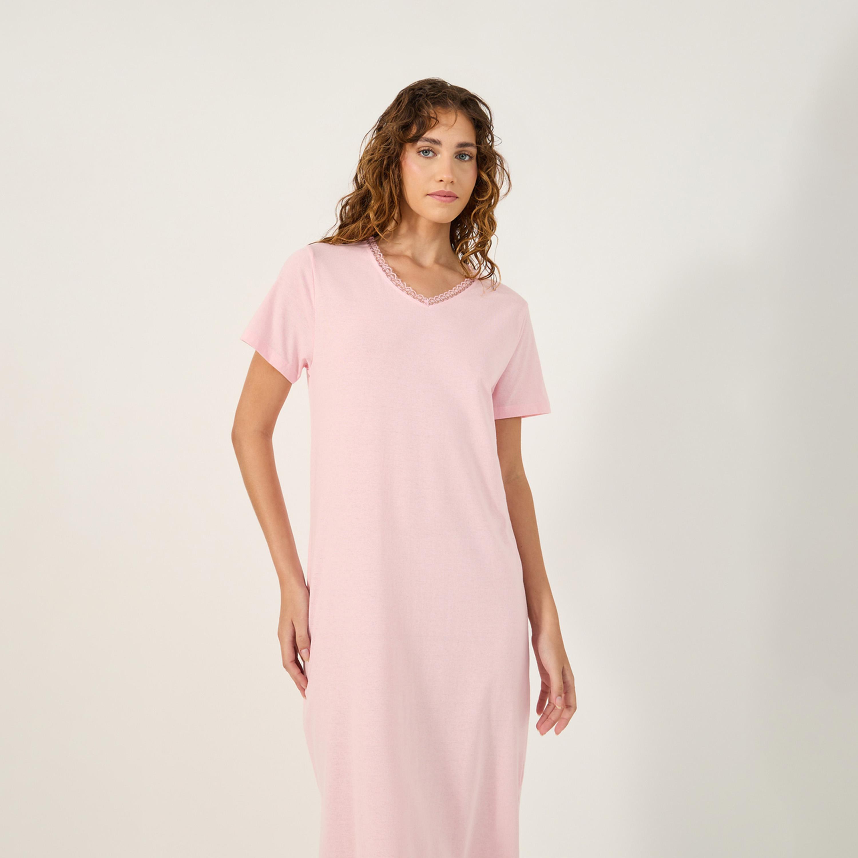 ستايلي - أنوايند فستان نوم بحواف من الدانتيل وفتحة جانبية ورقبة حرف V - متوسط الطول-women-clothing-nightwear-nighties-image-2
