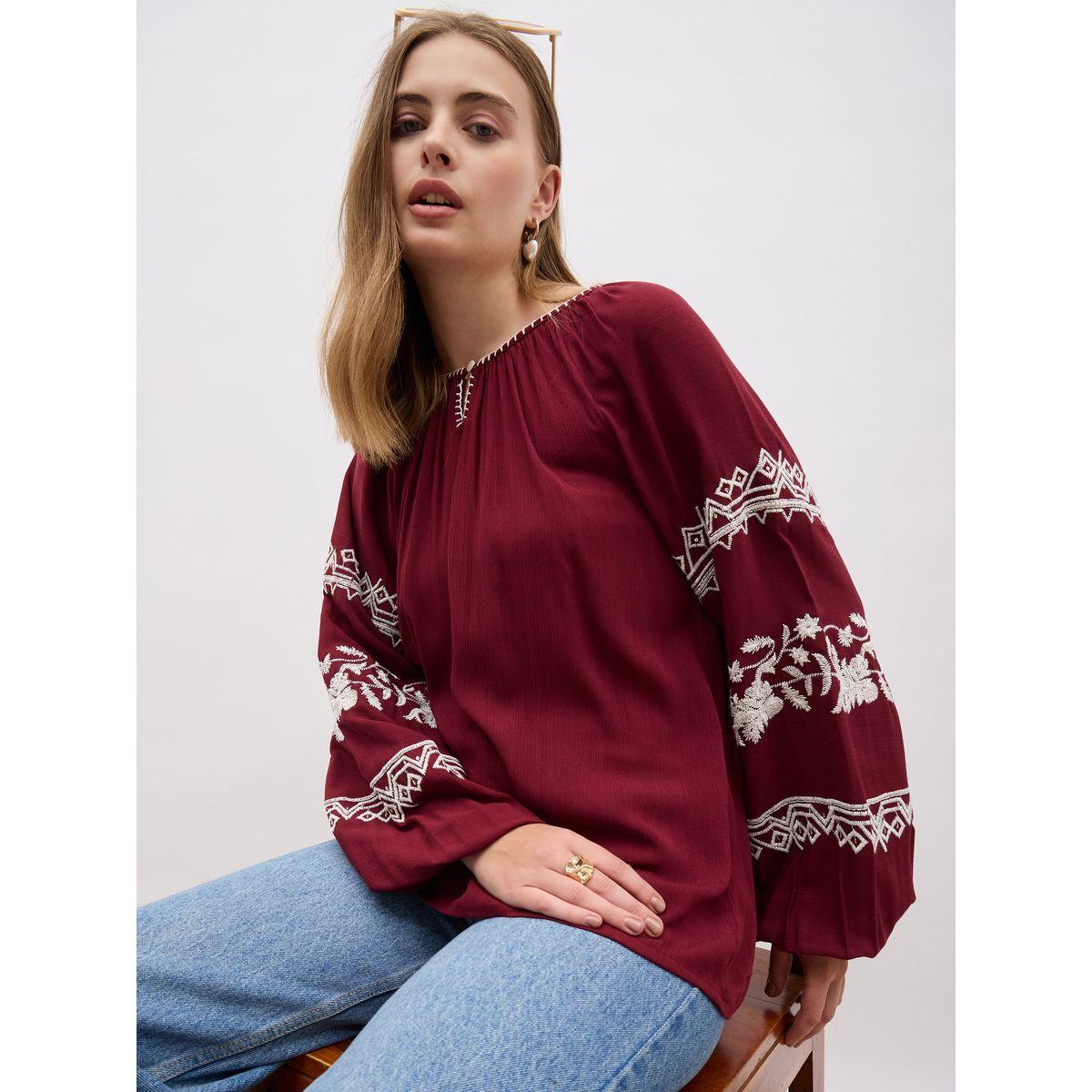 بلوزة بتفاصيل مُطرزة وأكمام بالون-women-clothing-shirtsandblouses-blouses-image-6