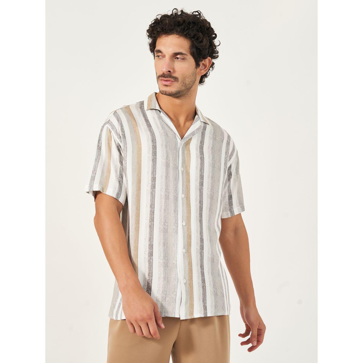 قميص مخطط بقصة مريحة وأكمام قصيرة-men-clothing-shirts-image-1