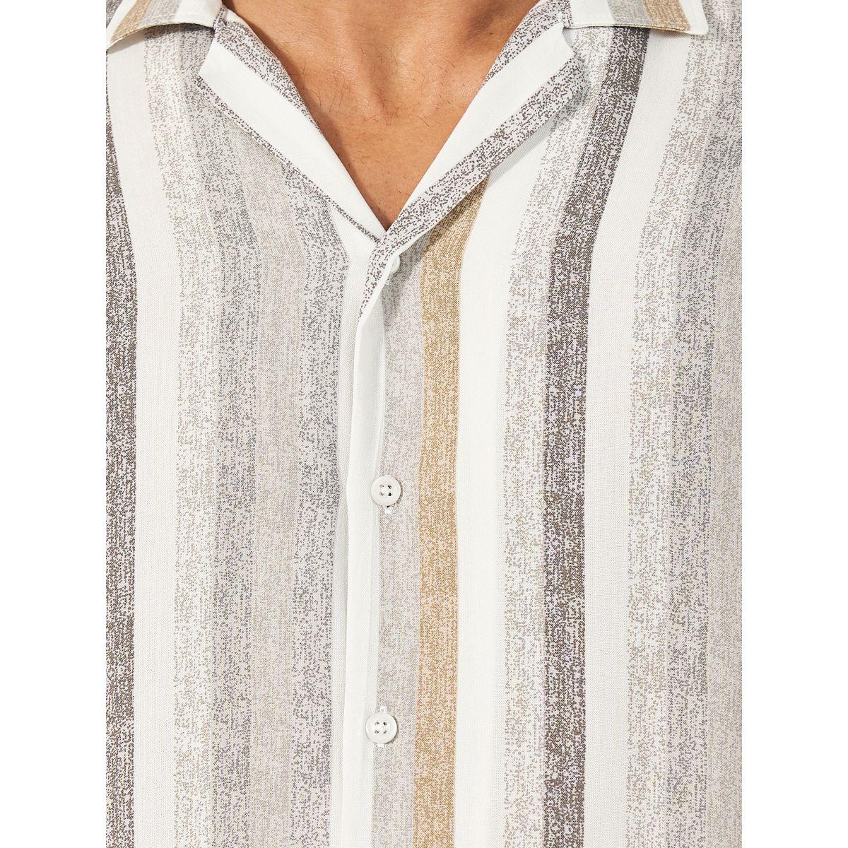 قميص مخطط بقصة مريحة وأكمام قصيرة-men-clothing-shirts-image-3