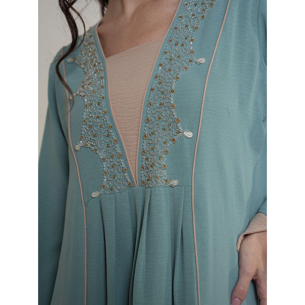 جلابية منمقة بالخرز مع تفاصيل مُتباينة إلينا باي دي ستايل × ستايلي-women-arabicclothing-jalabiyas-image-4