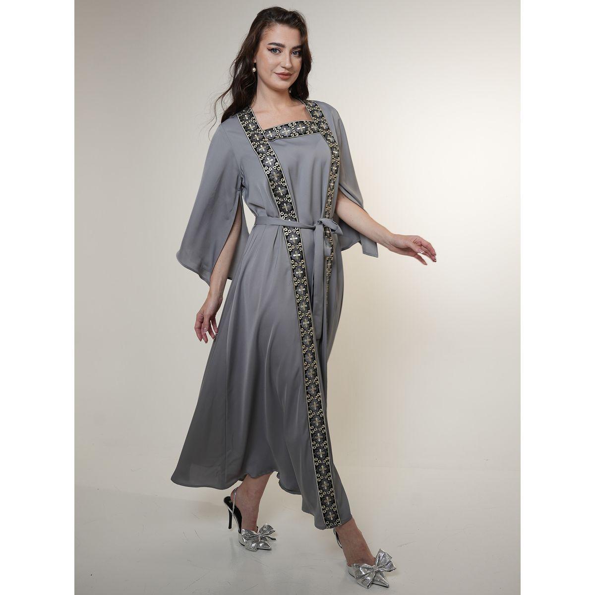 جلابية بتفاصيل مُطرّزة وأكمام بشق إلينا باي دي ستايل × ستايلي-women-arabicclothing-jalabiyas-image-4