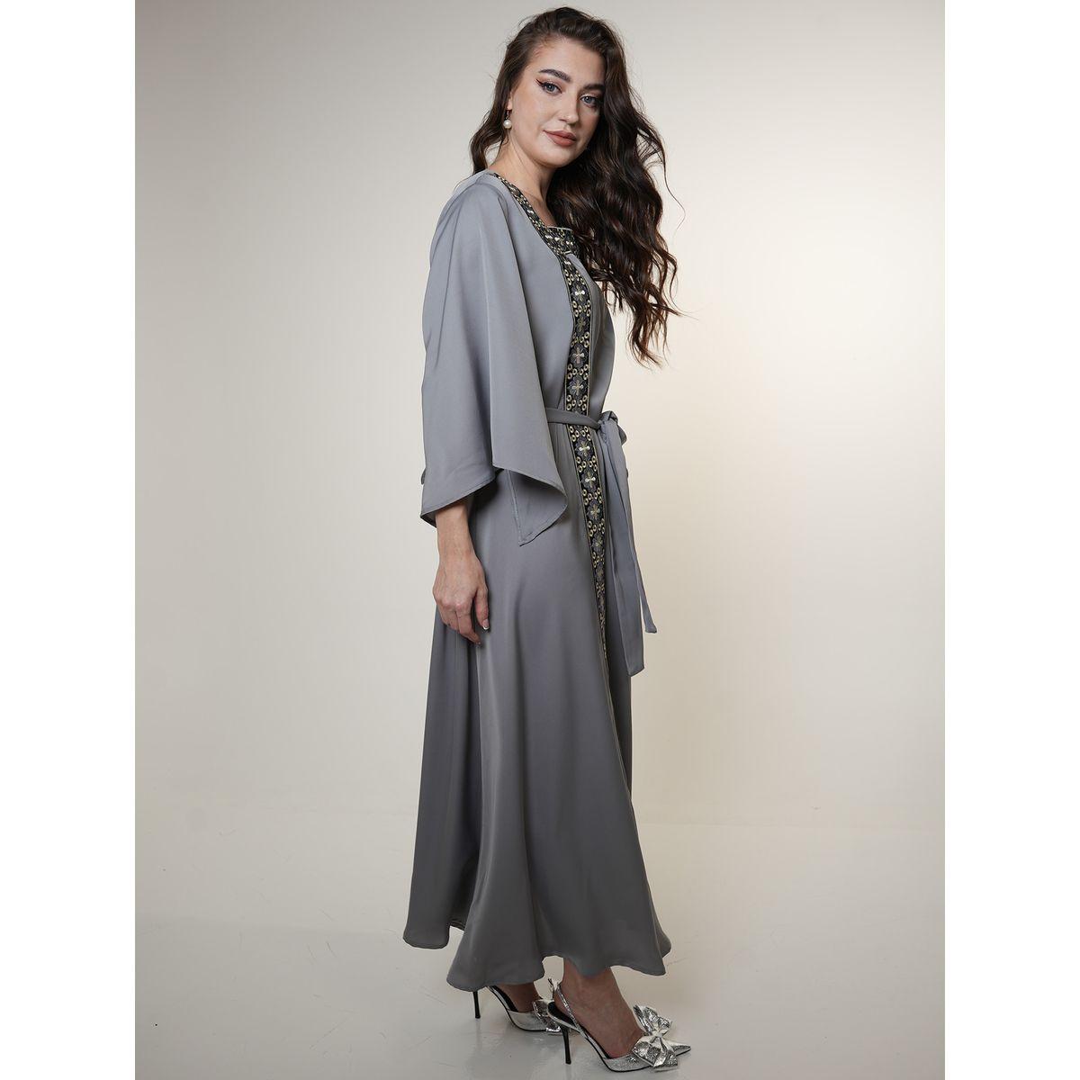 جلابية بتفاصيل مُطرّزة وأكمام بشق إلينا باي دي ستايل × ستايلي-women-arabicclothing-jalabiyas-image-6
