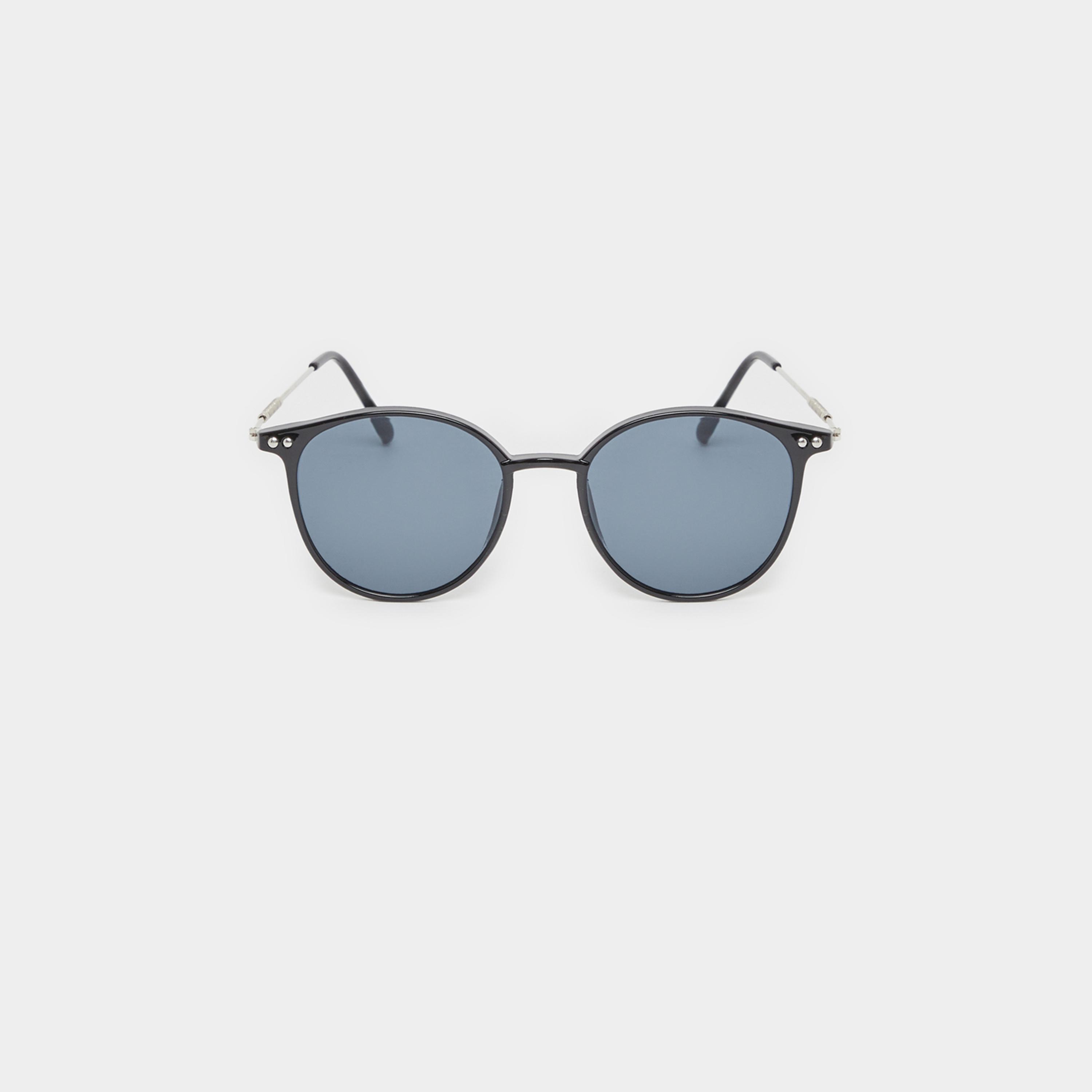 Styli Solid Round Sunglasses with Nose Pads-men-sunglasses-image-2