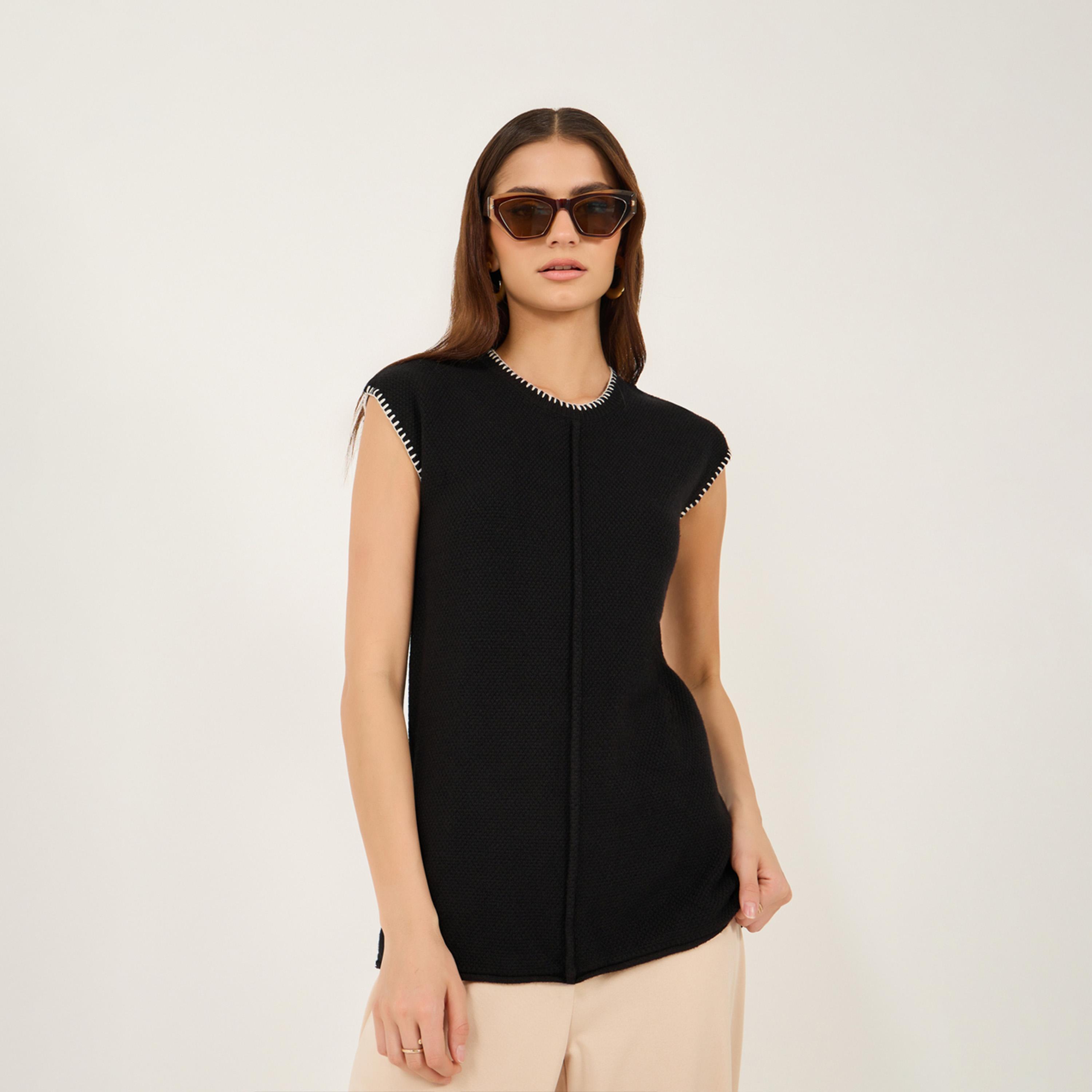 بلوزة بدون أكمام مع تفاصيل خياطة متباينة-women-clothing-tshirts-image-1