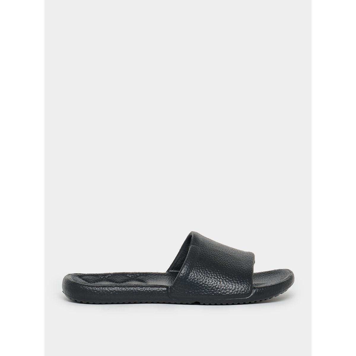 شبشب غرفة نوم بتفاصيل بارزة الملمس-men-shoes-flipflopsandslides-image-1