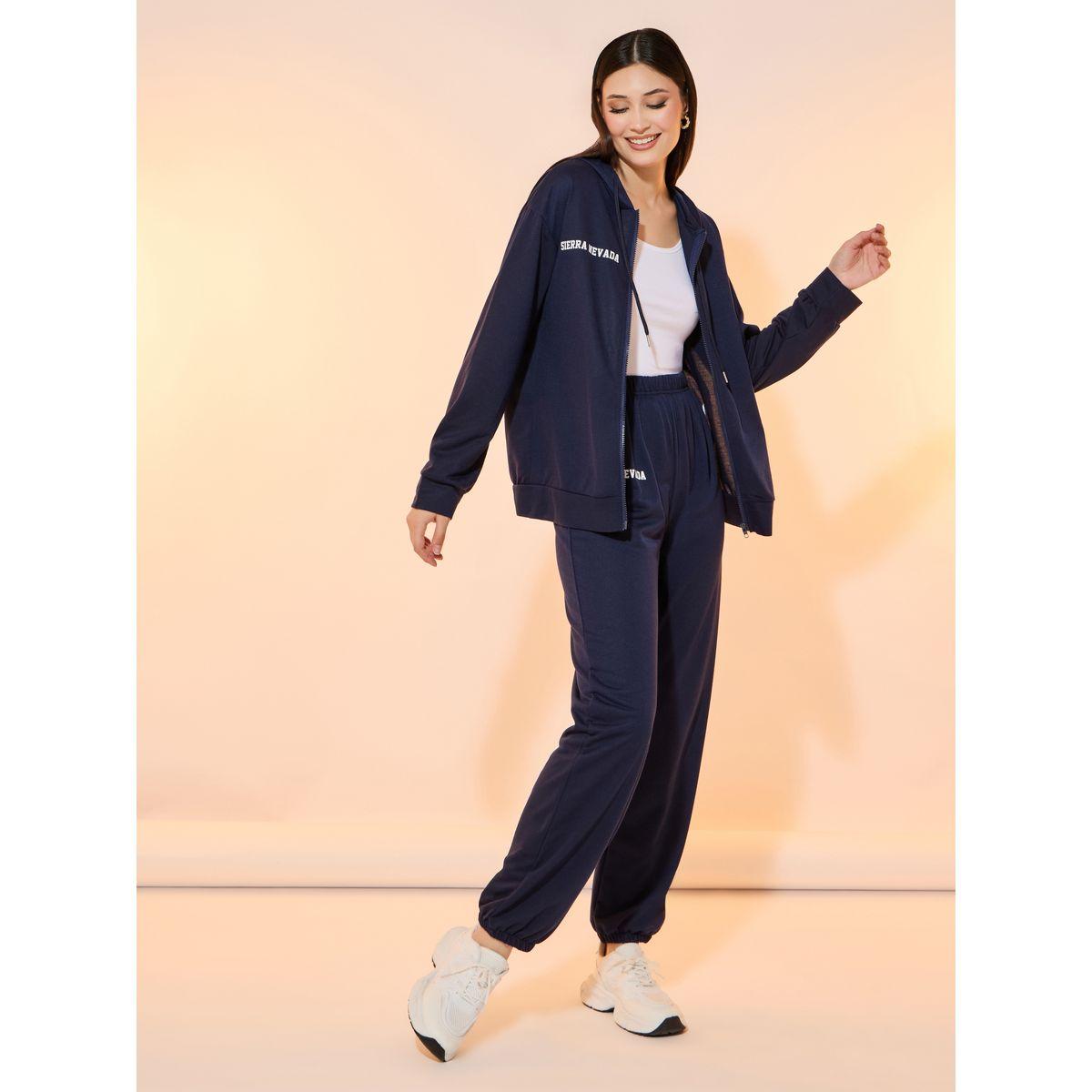 طقم منسق من جوغر وهودي بطبعة كتابة-women-clothing-coordsets-image-1