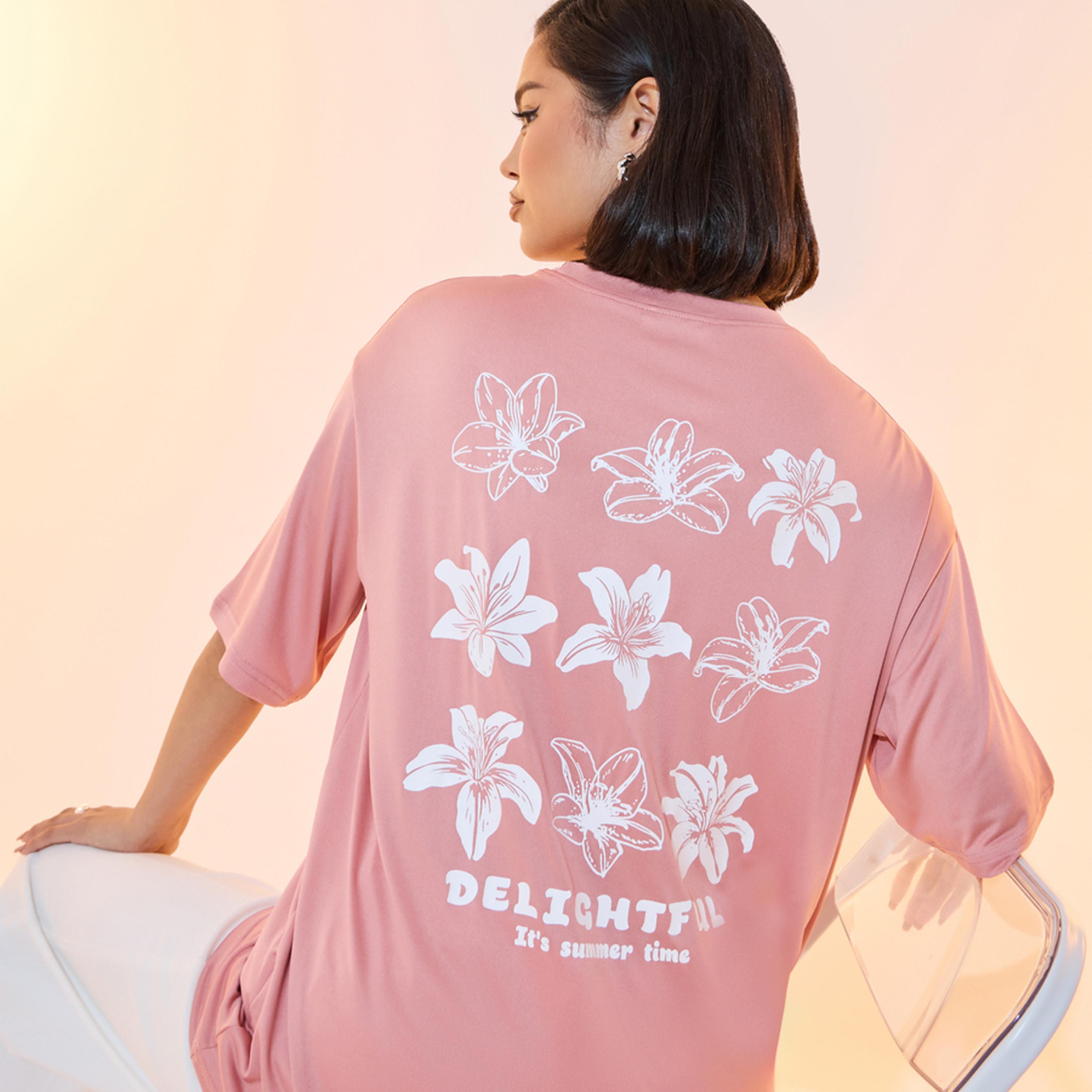 تيشيرت فضفاض بياقة دائرية وطبعة جرافيك-women-clothing-tshirts-image-1