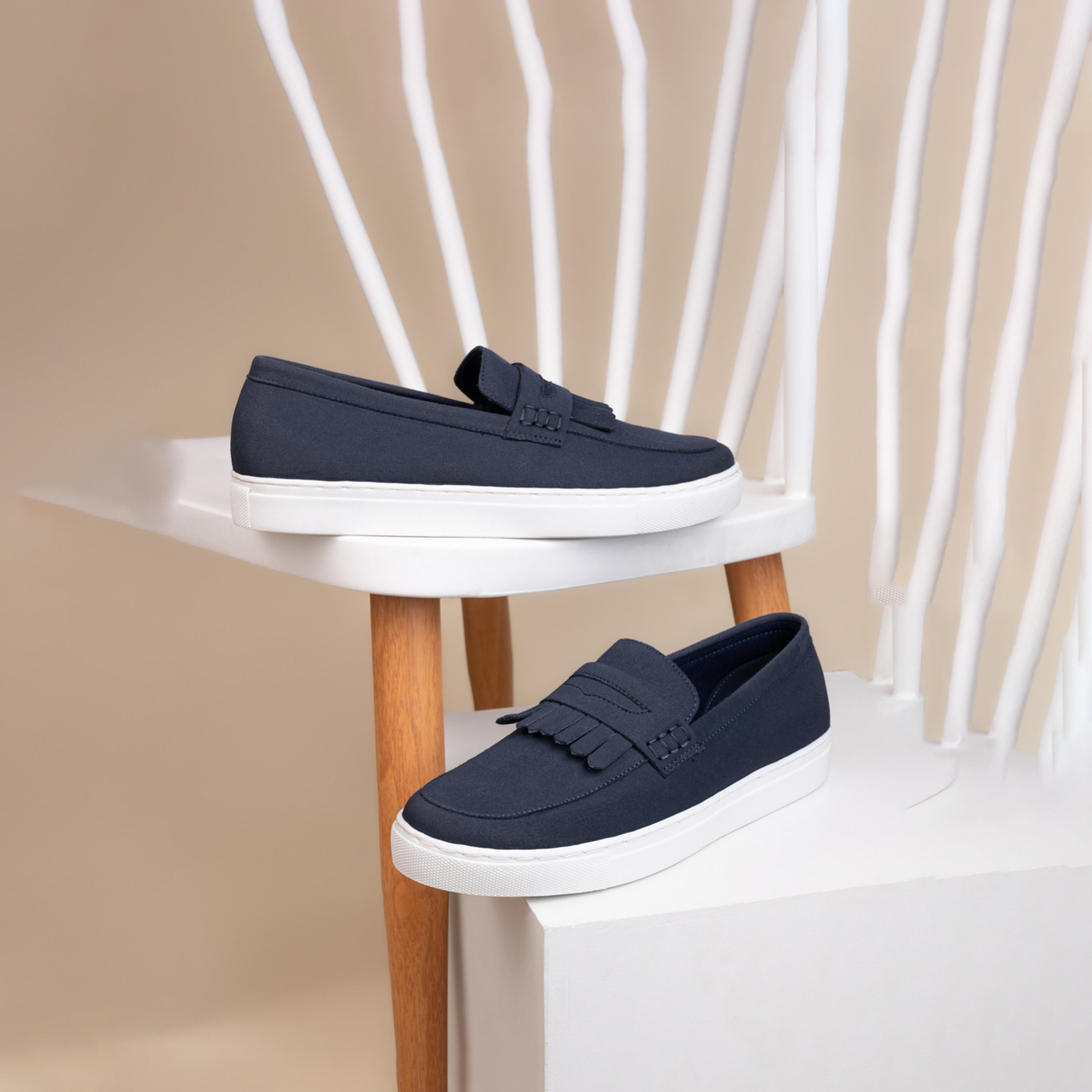 ستايلي - حذاء كاجوال بمظهر جلد سويدي وتفاصيل هامشية-men-shoes-loafersandmoccasins-image-2