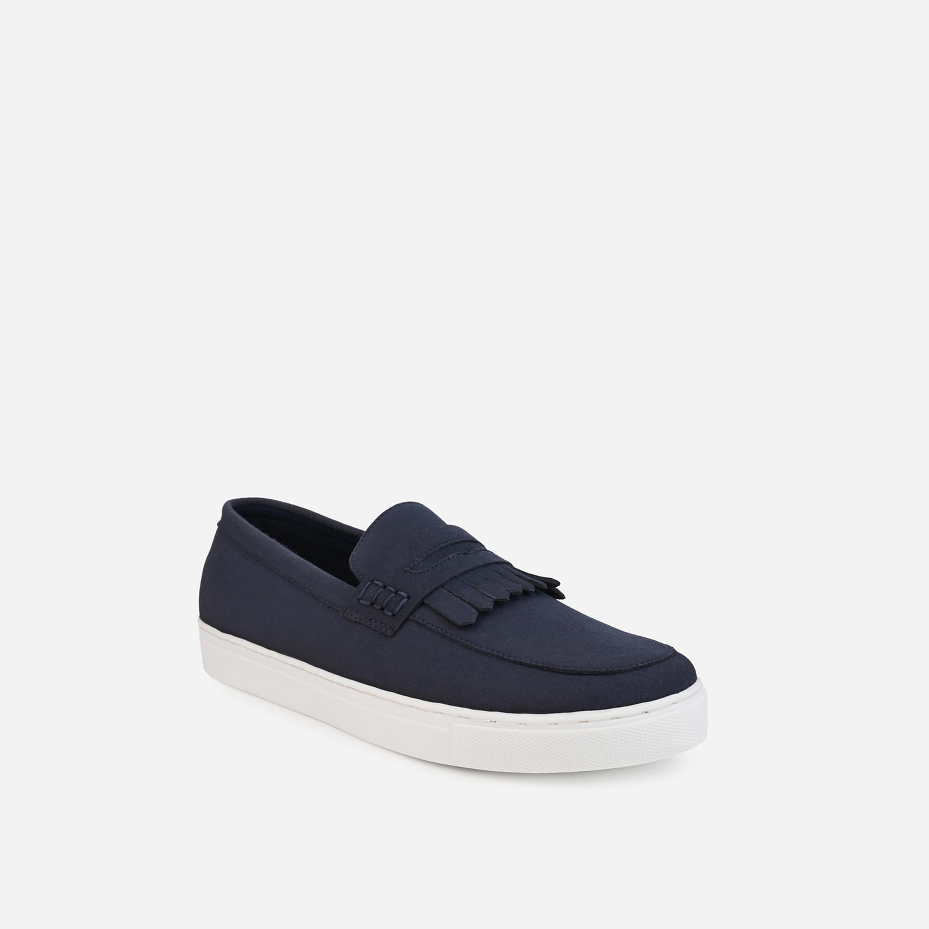 ستايلي - حذاء كاجوال بمظهر جلد سويدي وتفاصيل هامشية-men-shoes-loafersandmoccasins-image-4